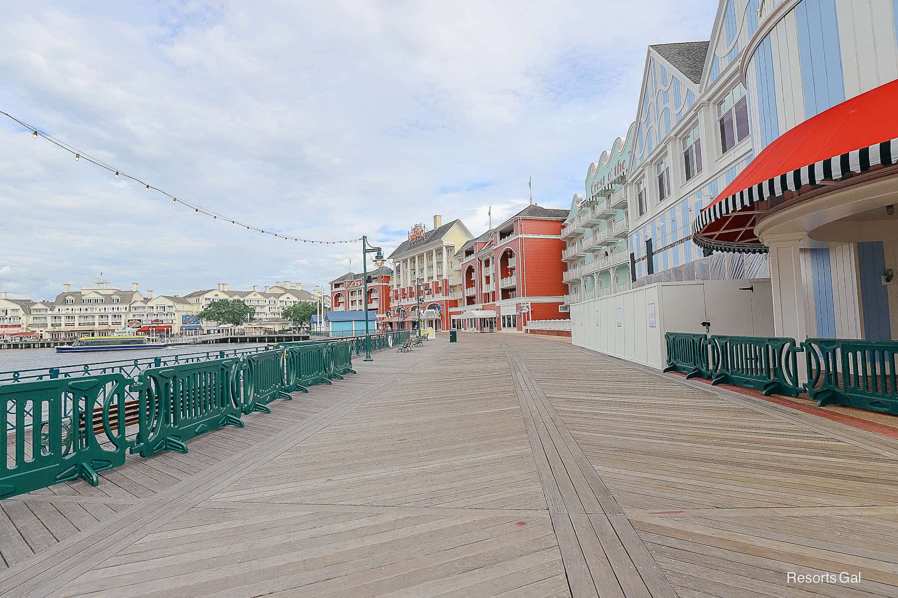 a clear path down the BoardWalk with fences 