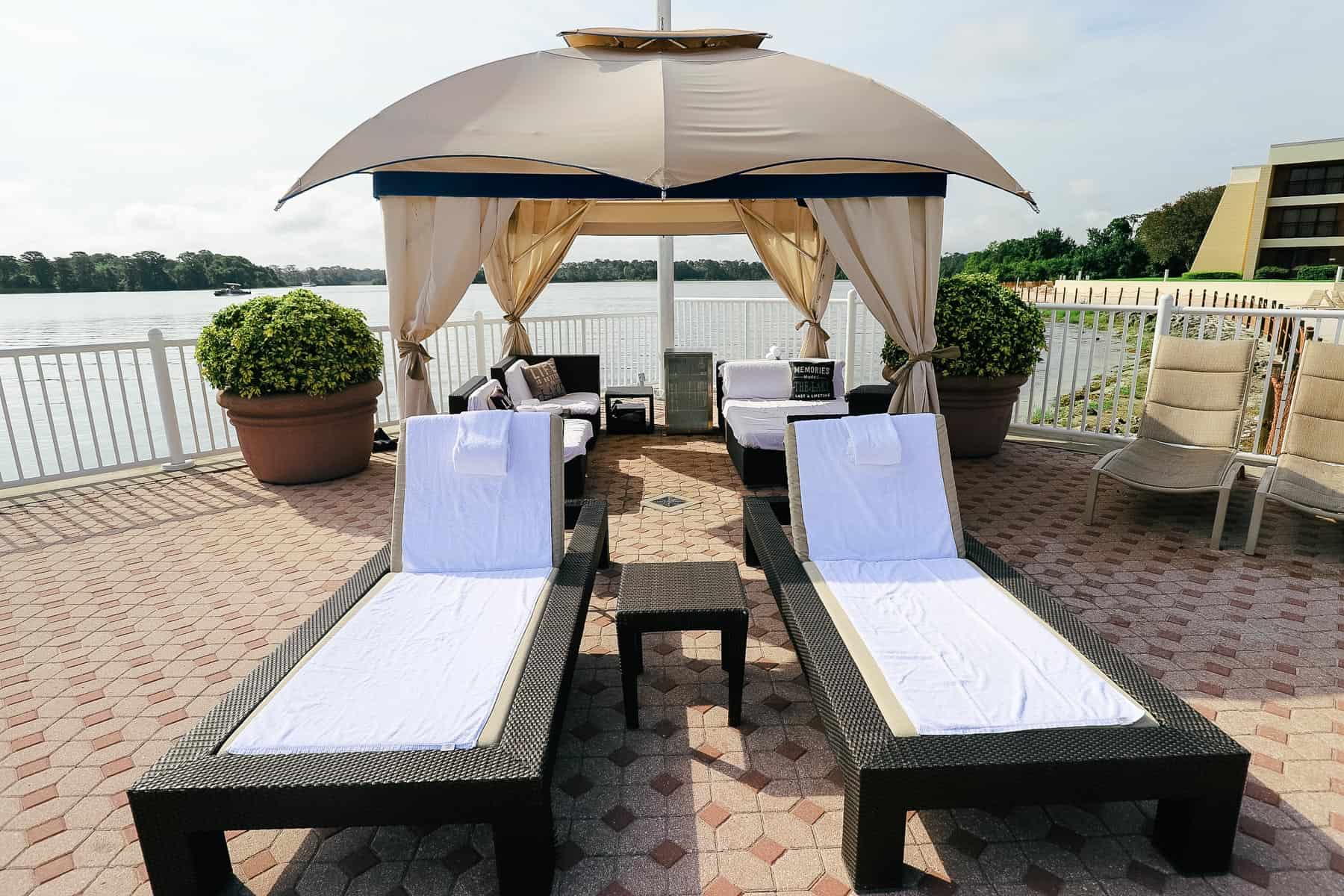 a private cabana rental at the Bay Lake Pool 