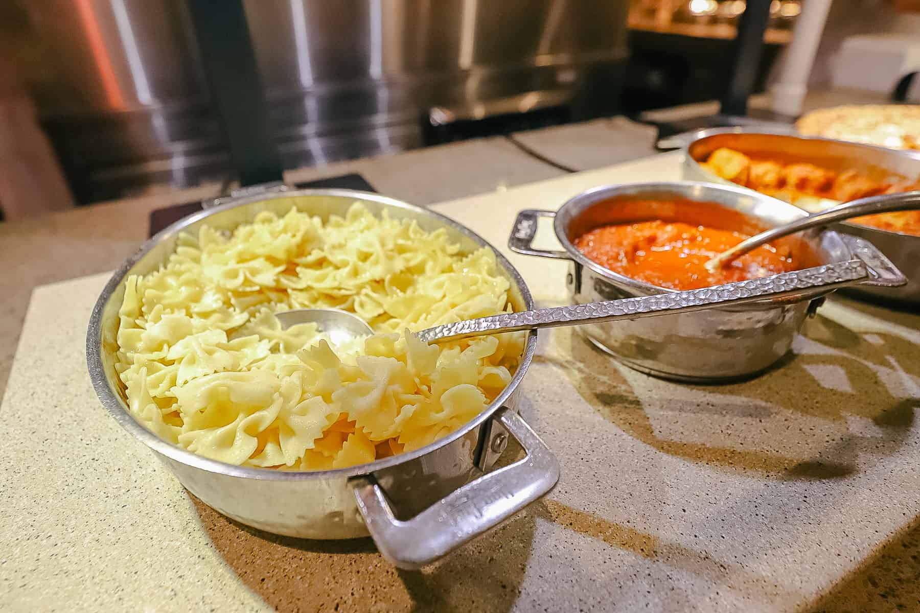 pasta with marinara sauce 
