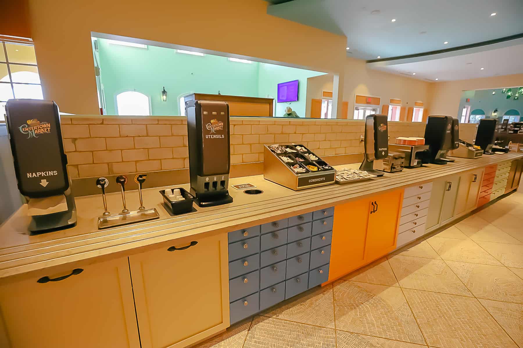 Shows the area where you can pick up condiments, napkins, and plasticware after receiving your order.