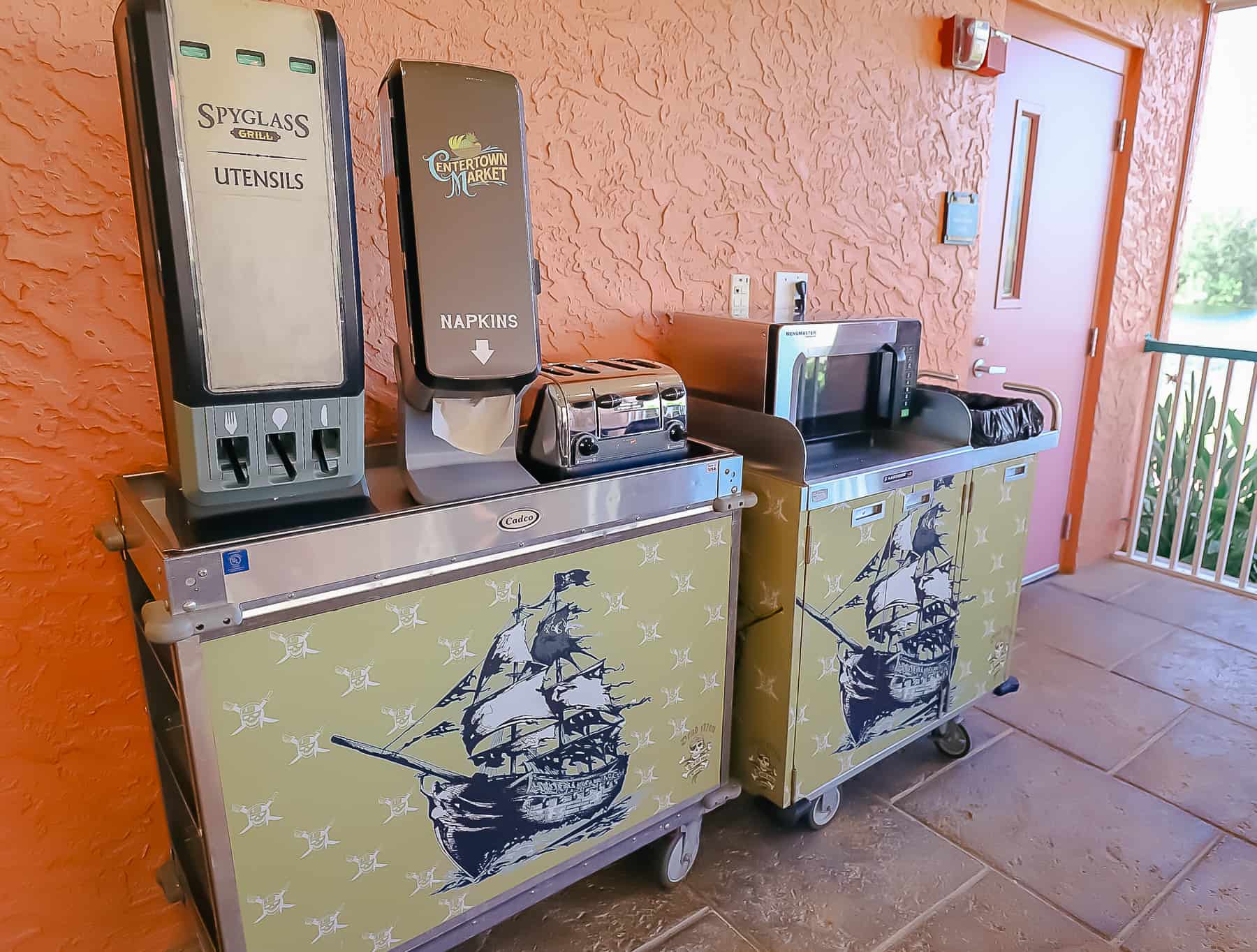 a microwave, toaster, and utensils available to guests at Spyglass Grill