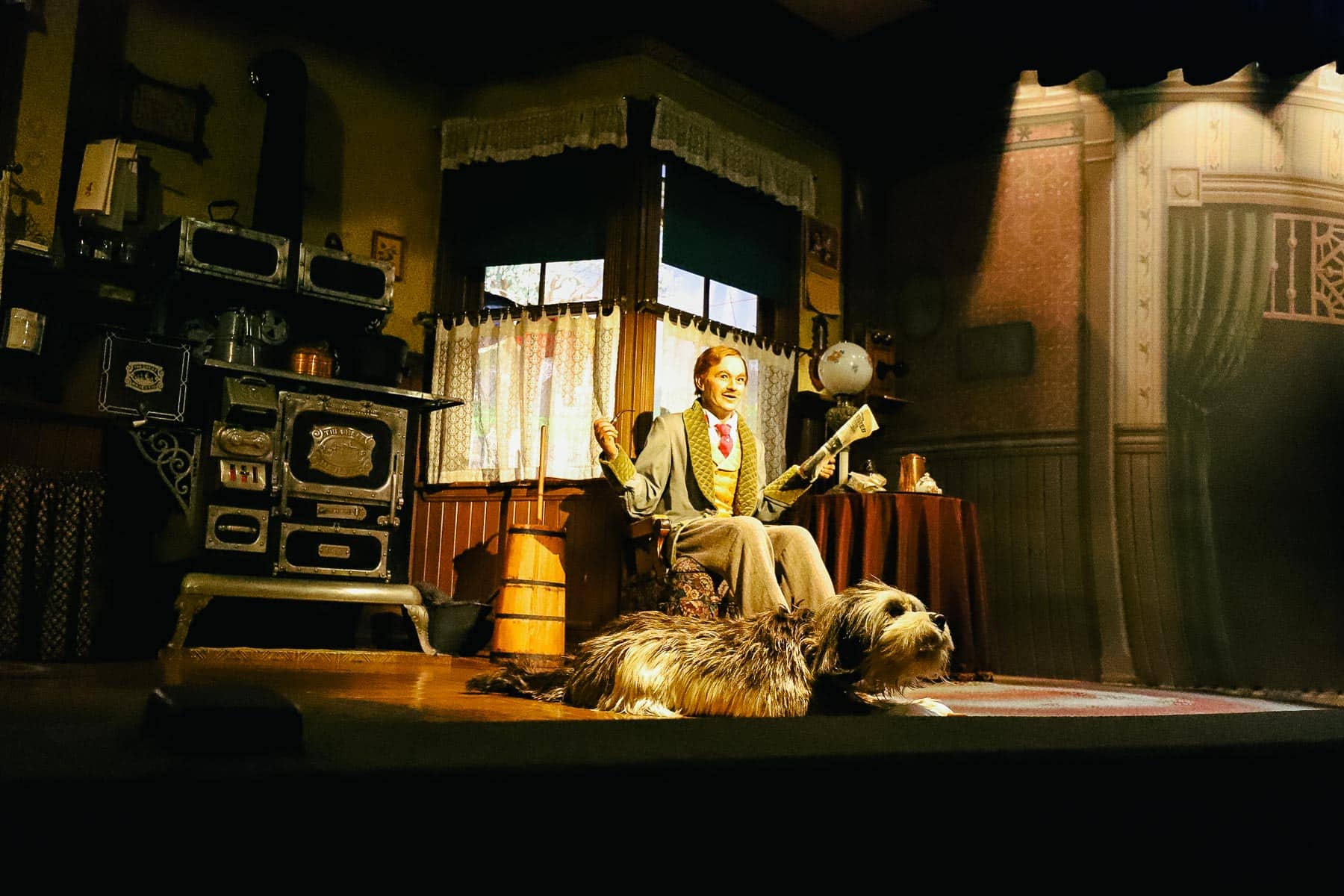 Carousel of Progress first scene with John and Rover