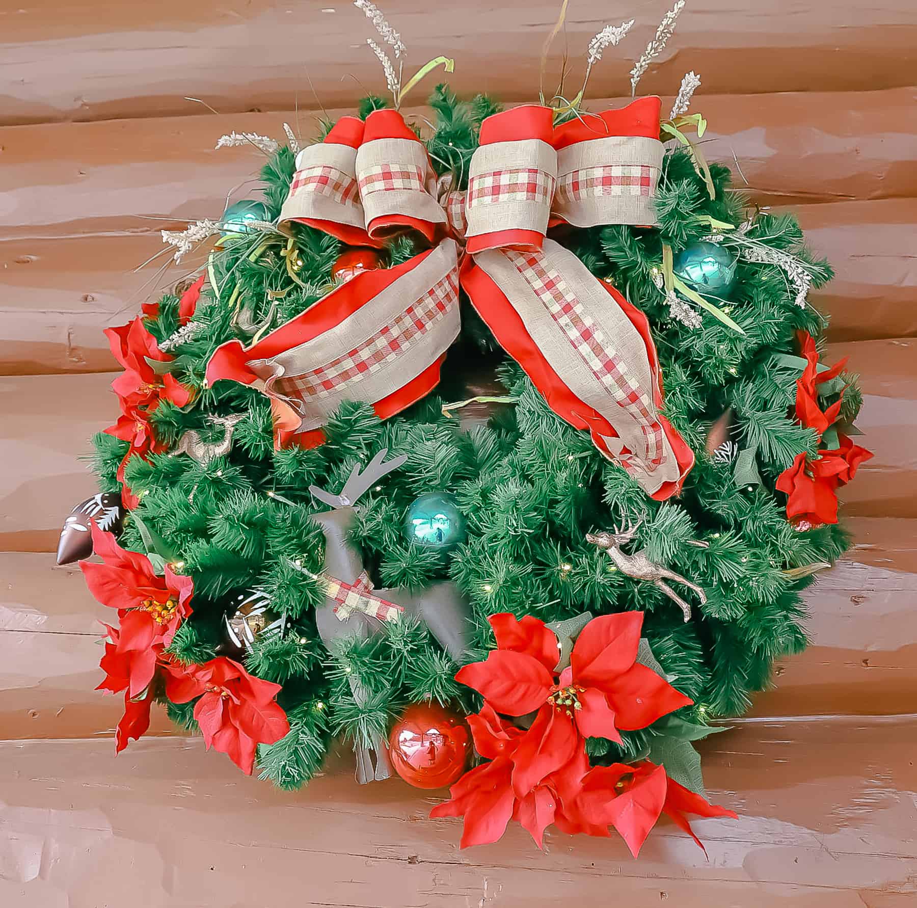 Christmas wreath near the bus stop of Disney's Wilderness Lodge 