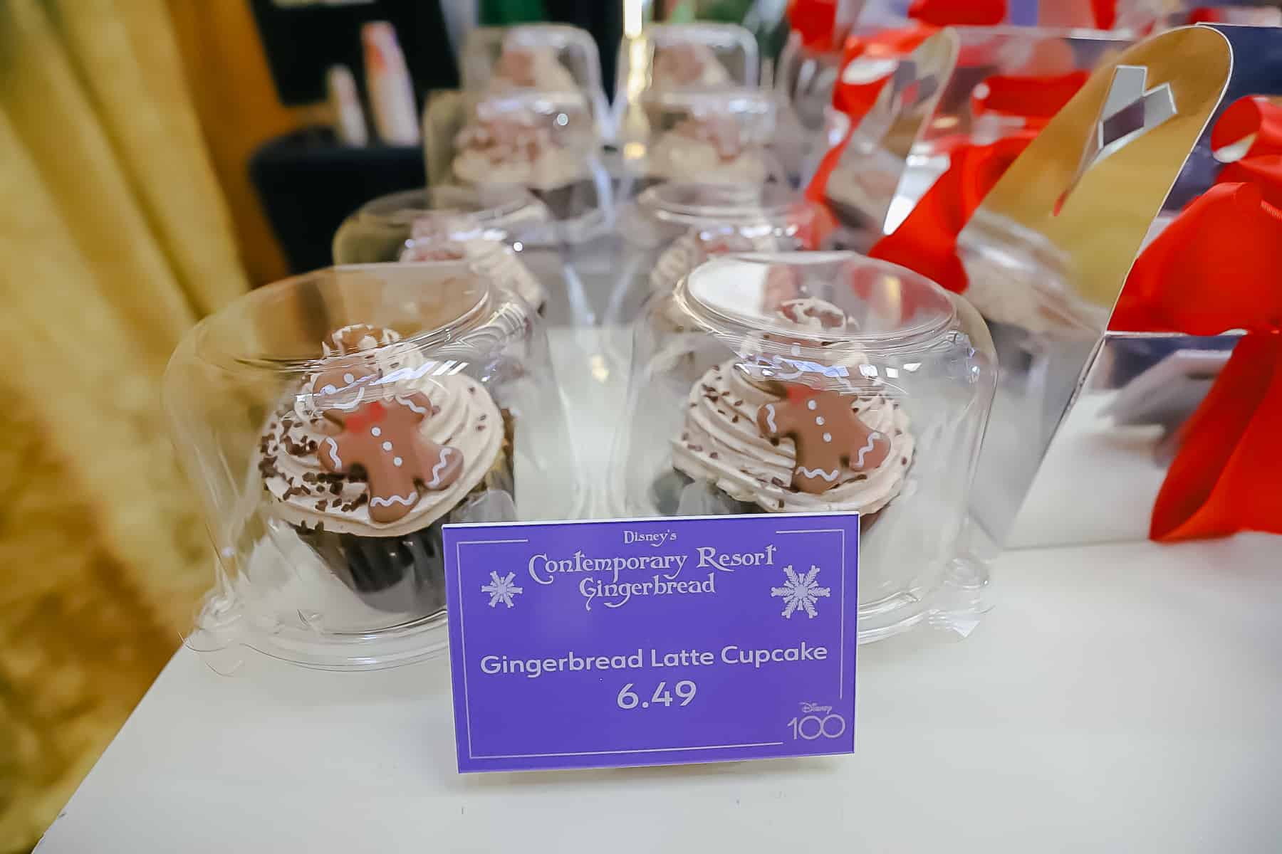 A gingerbread latte cupcake 