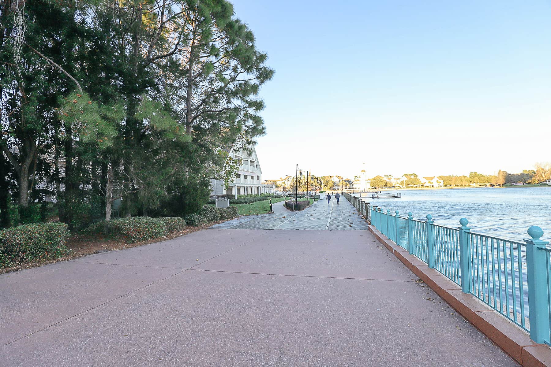 where the wooden walkway transition to concrete along Crescent Lake 