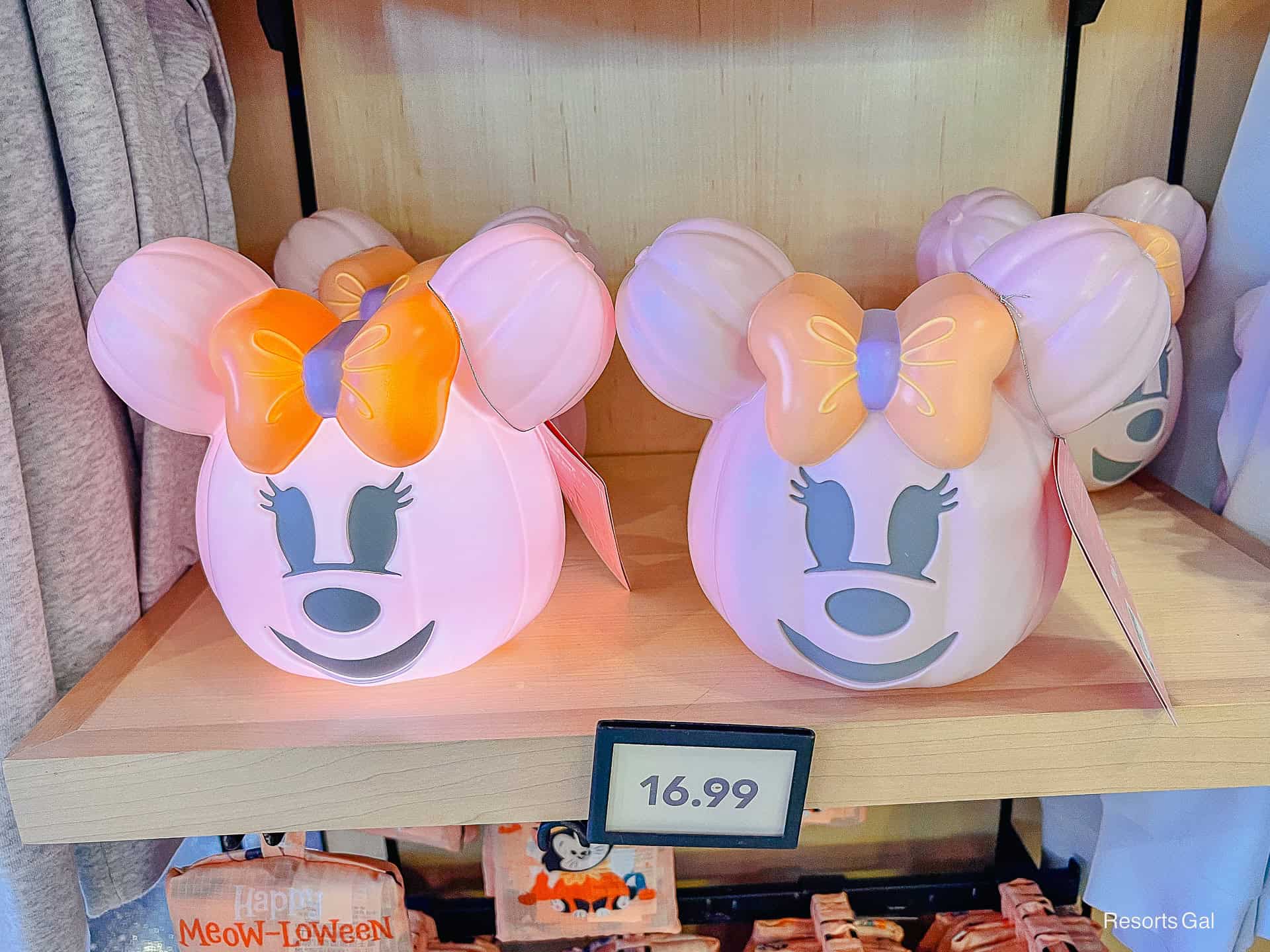 the lit up version of the pastel Cutie Ghost pumpkin 