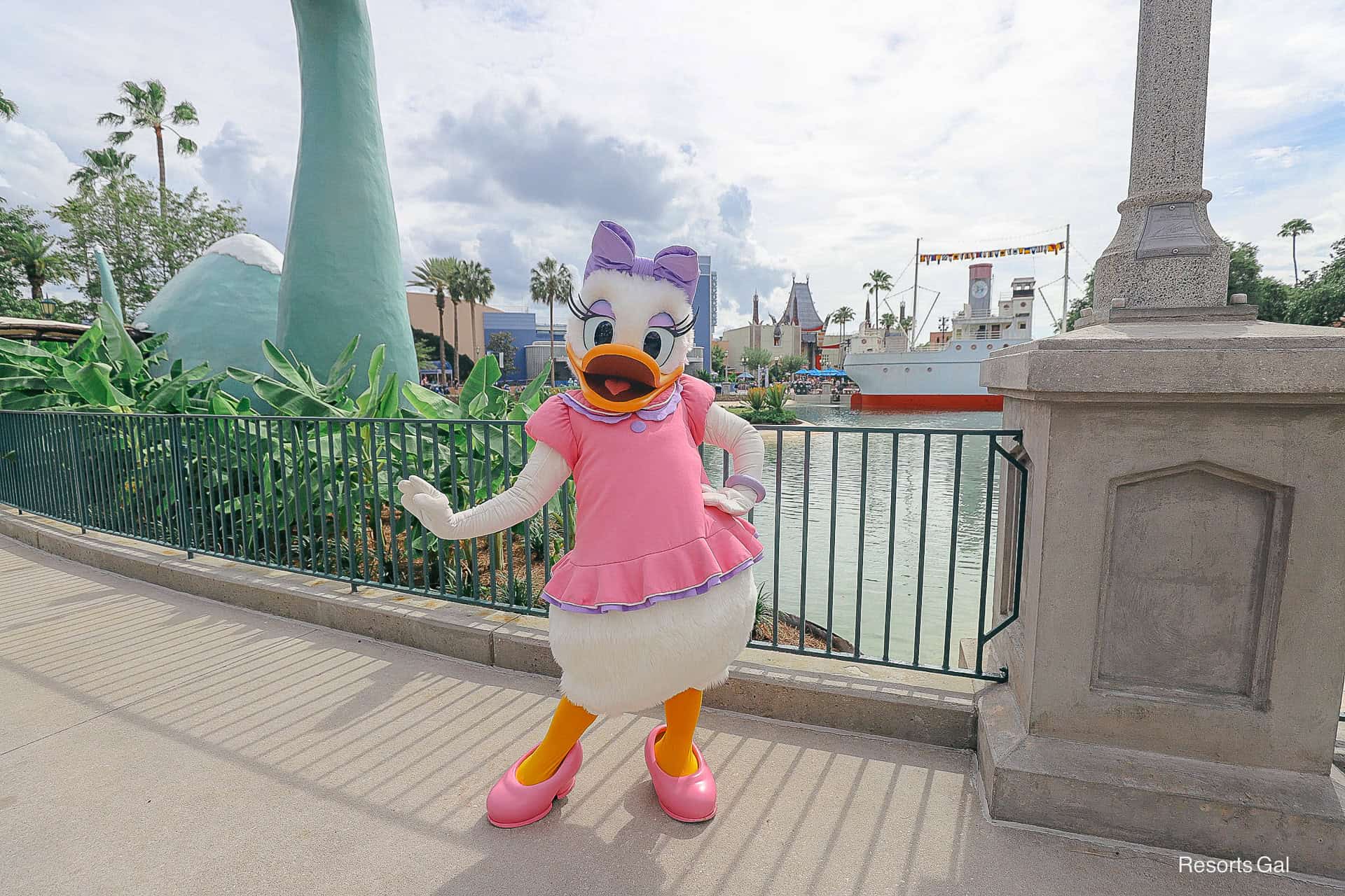 Daisy meeting solo at Studios. 