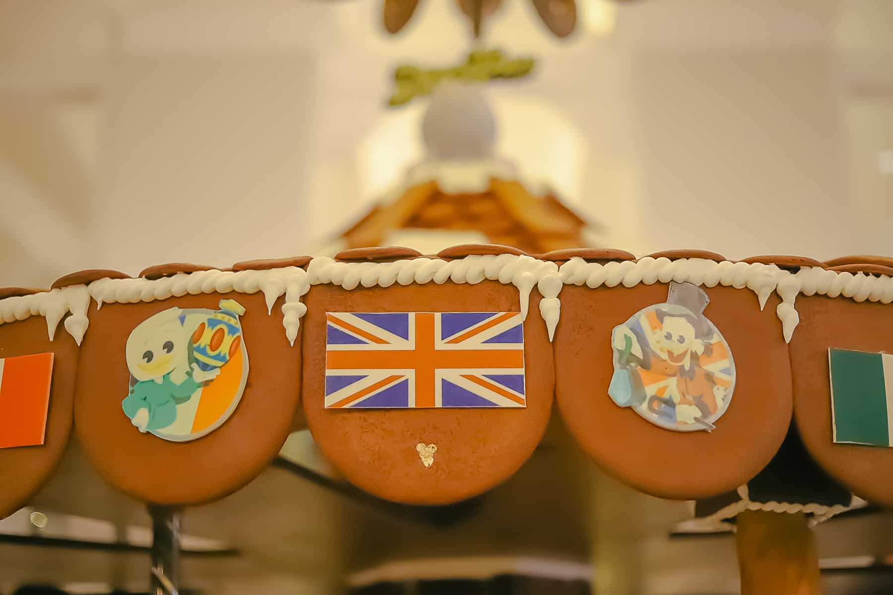 Airbrushed emblem that show the McDuck family and flags on the display