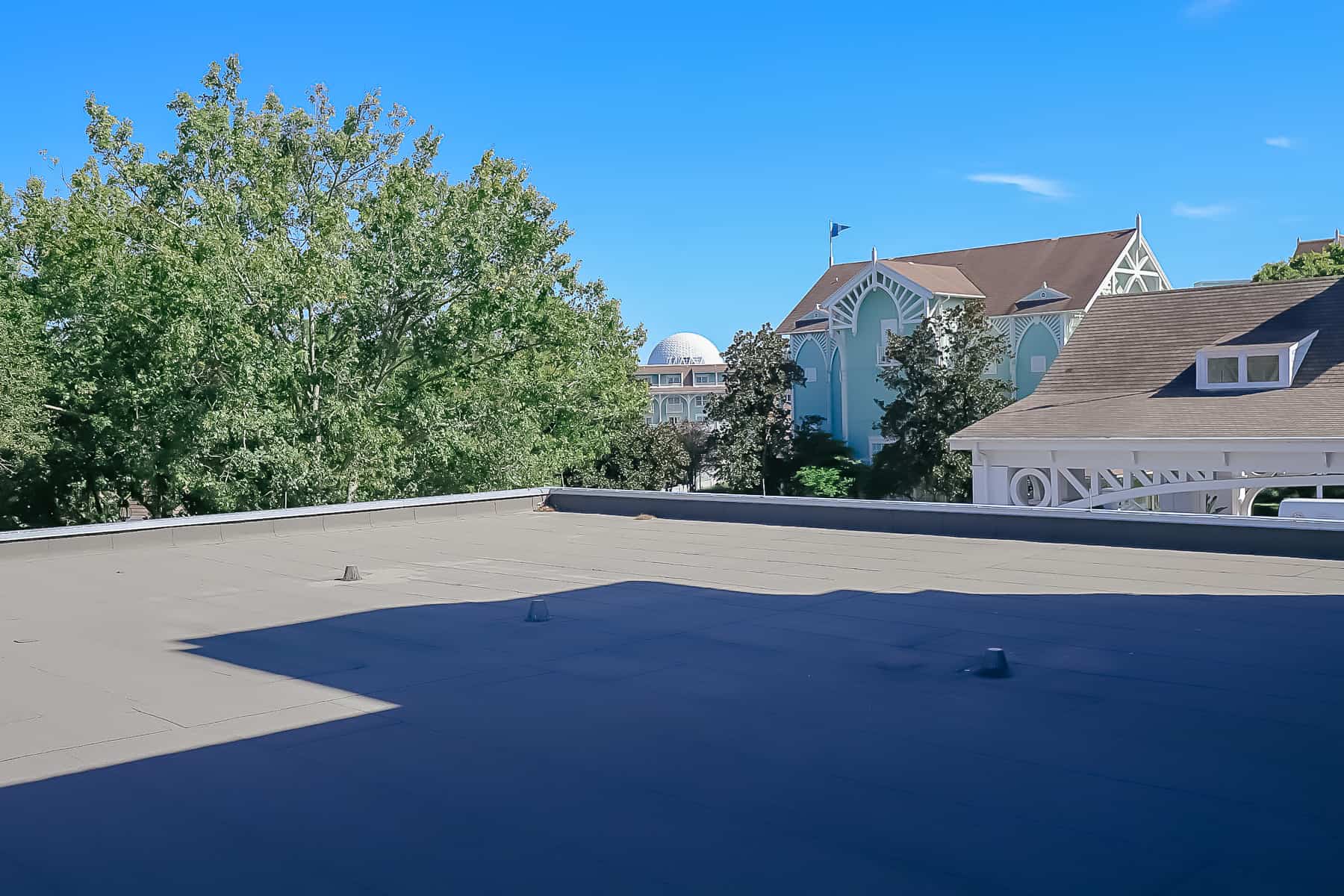 a view of the roof from the balcony