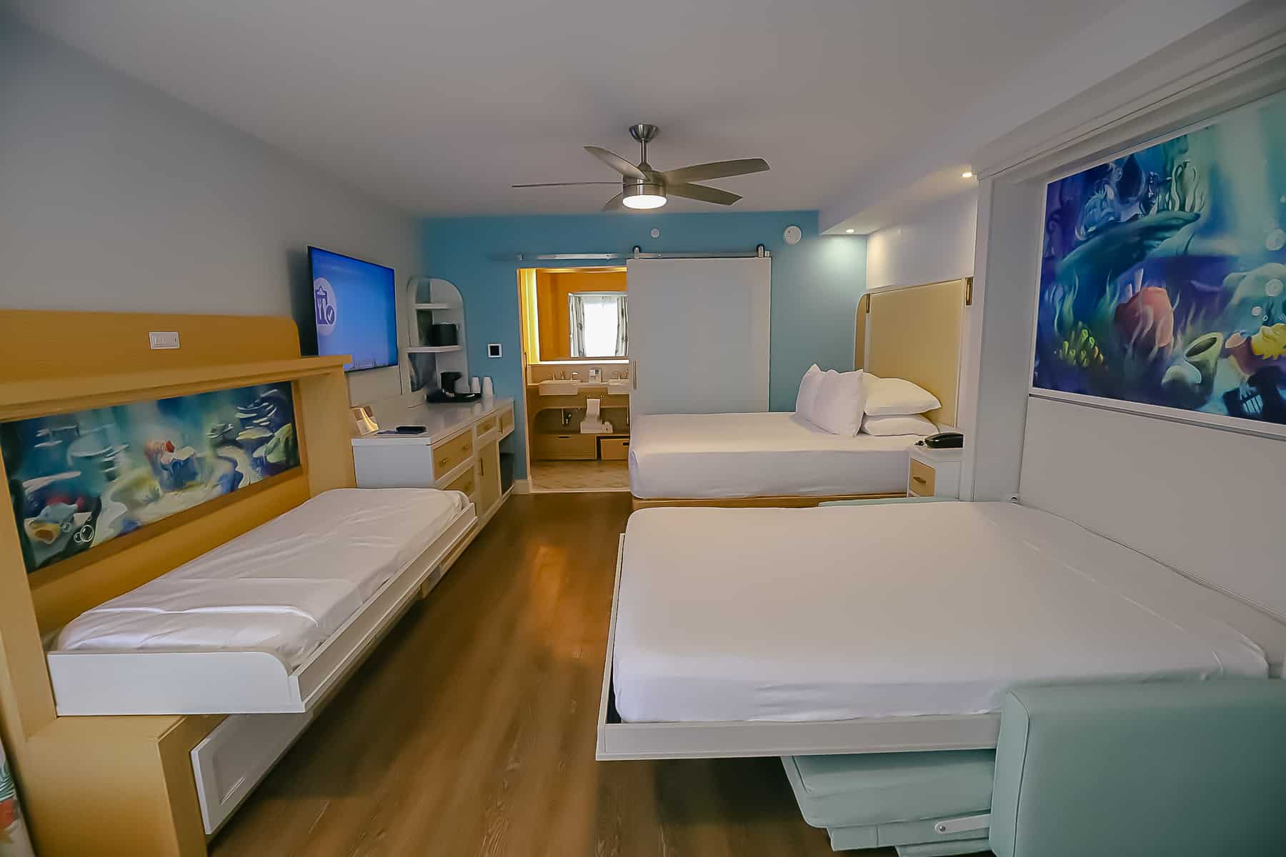 layout of Little Mermaid room at Caribbean Beach with all the beds in use. 