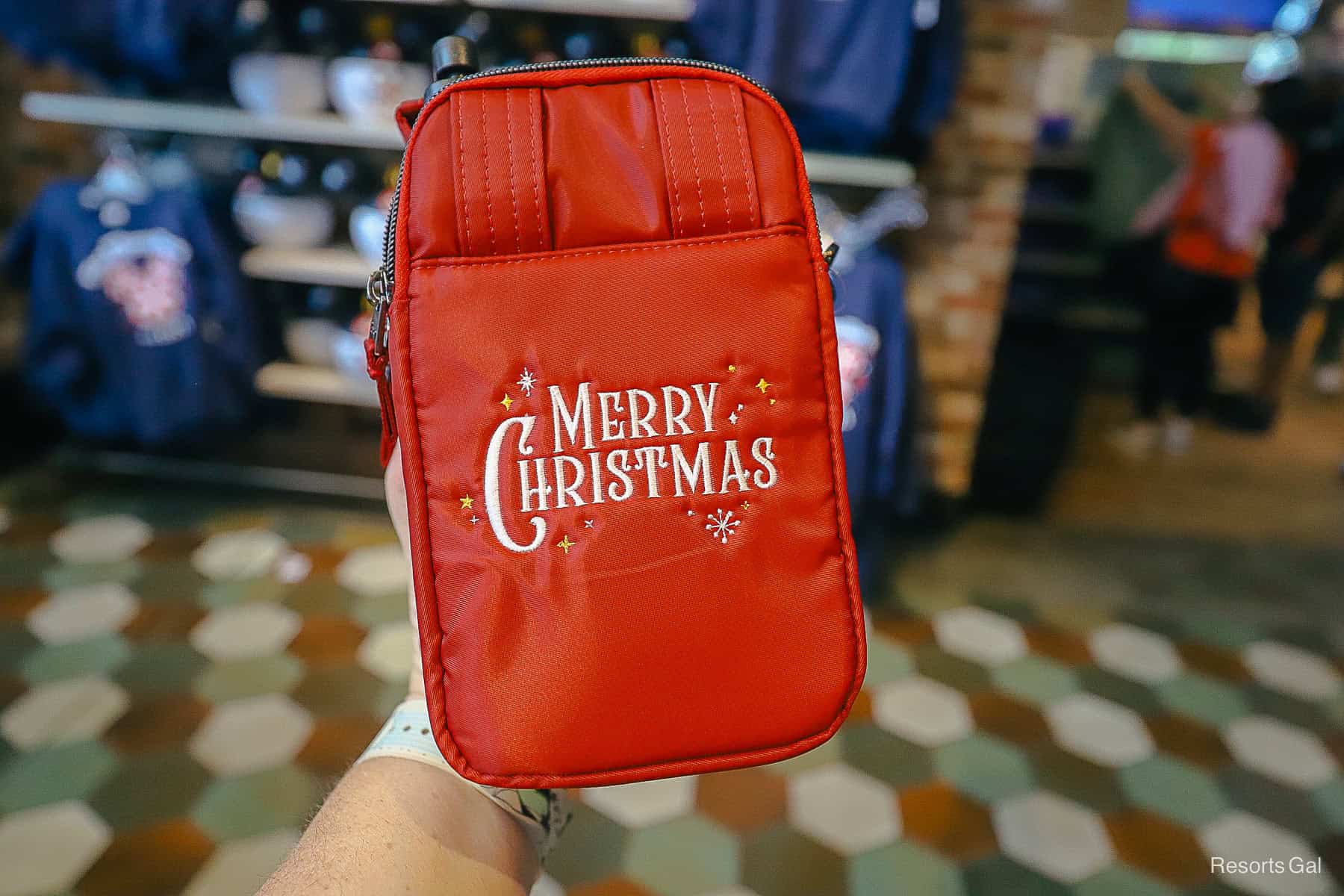 red holiday lug back says Merry Christmas 