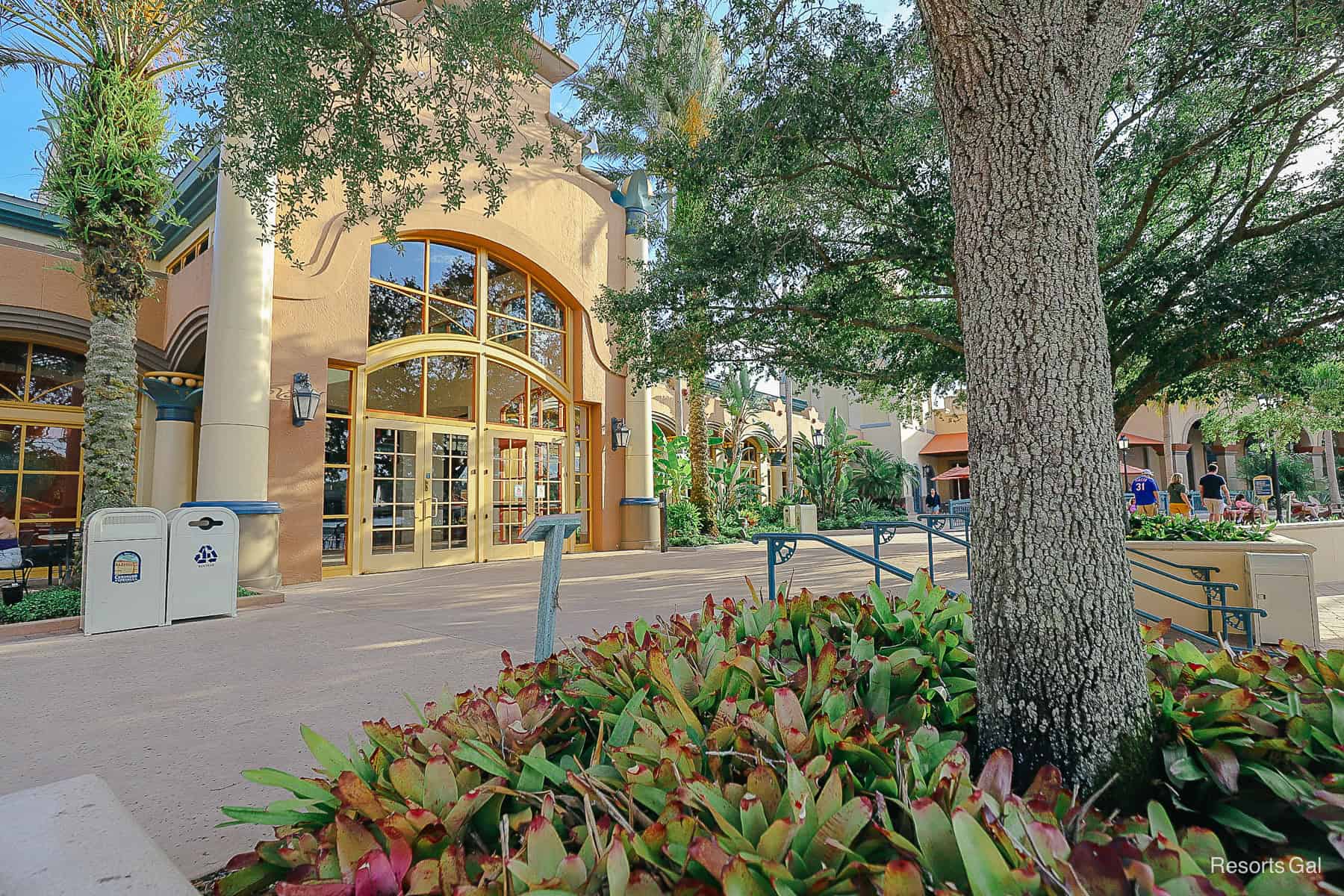 the resort side entrance of El Centro