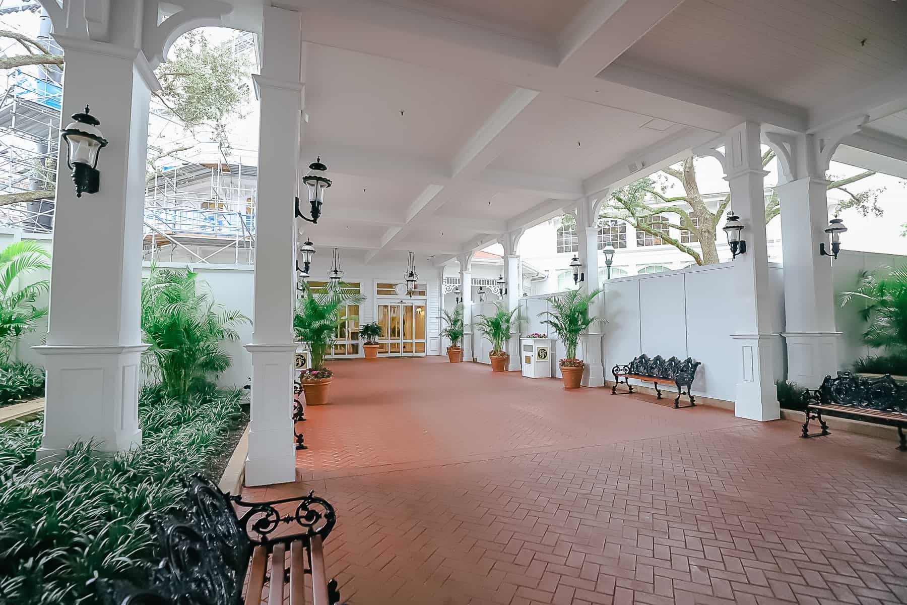 walls line the walkway up to the lobby of the Grand Floridian 