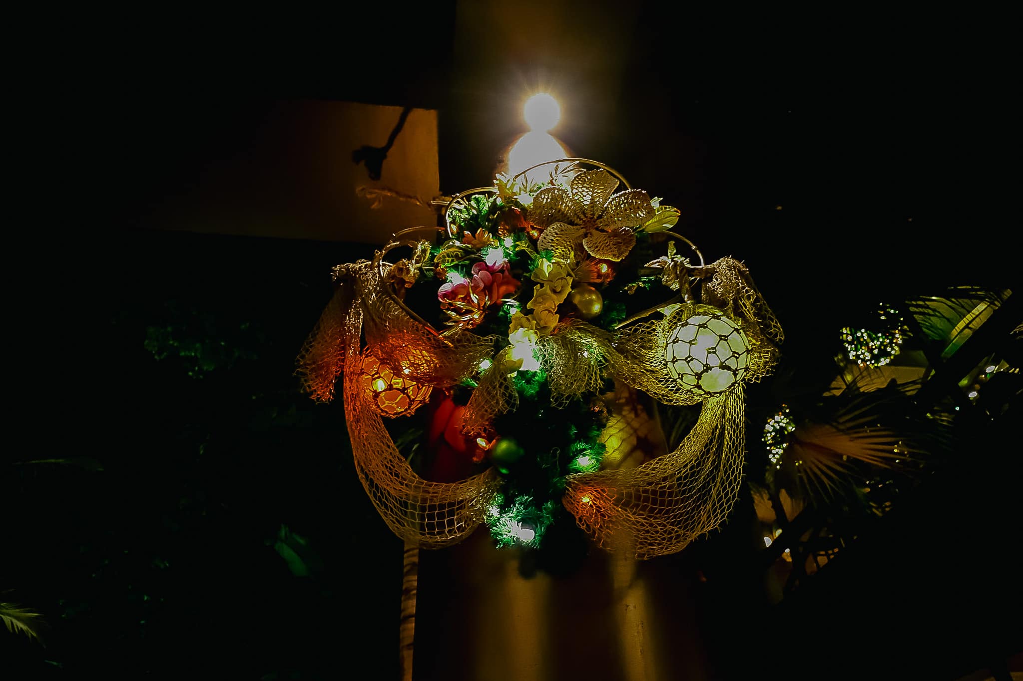 A holiday decoration that is pinned to the poles of the Polynesian. 