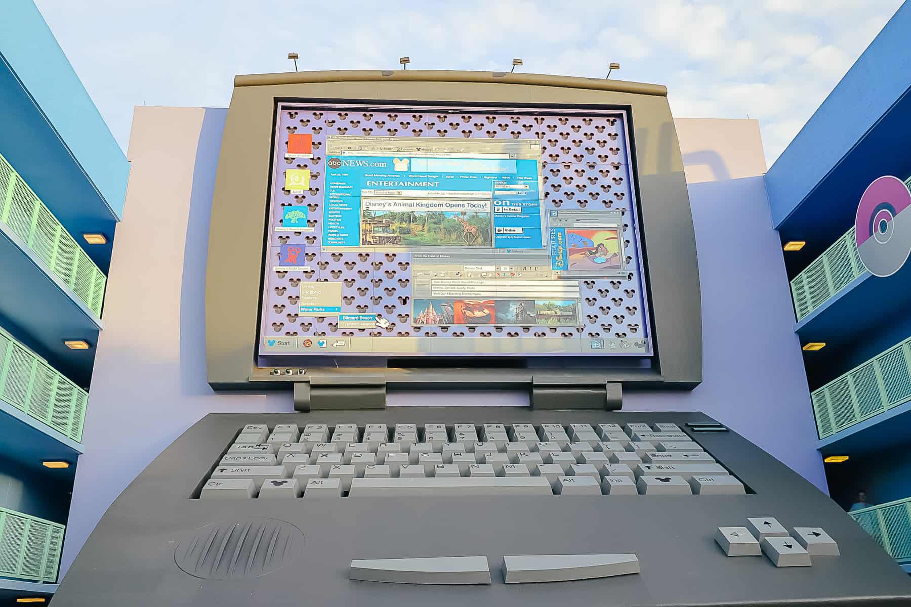 a giant laptop in the 90s section of Pop Century 