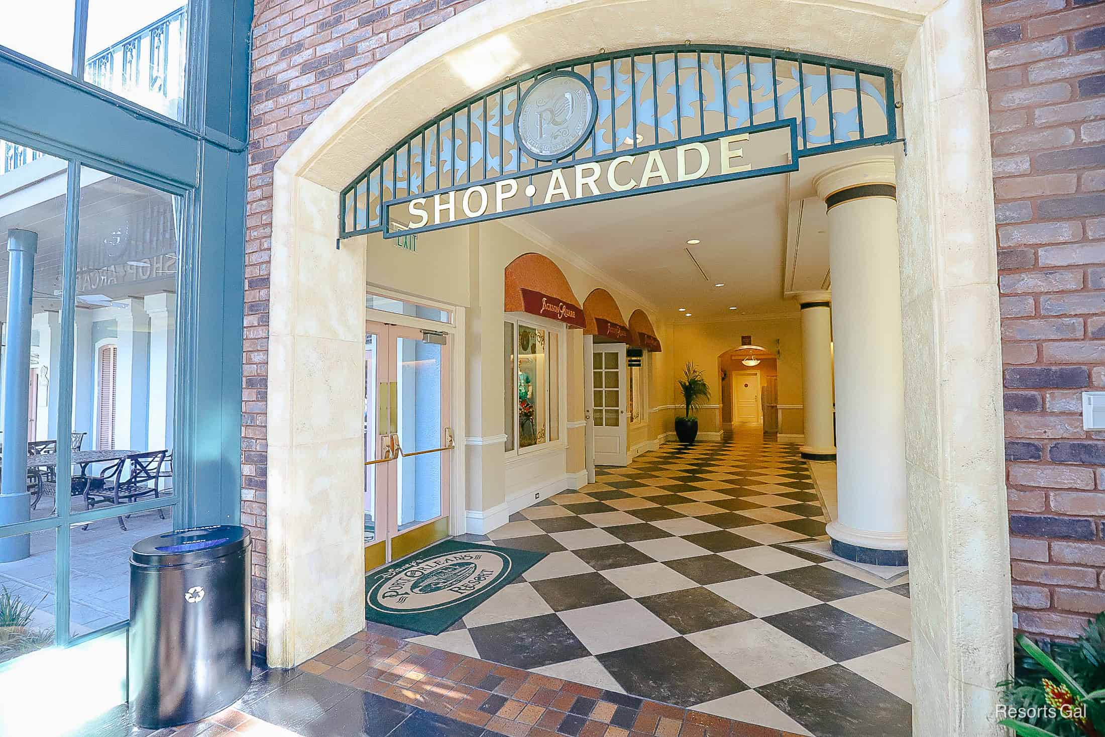 a sign that directs guests to the gift shop and arcade off the lobby of Port Orleans French Quarter 