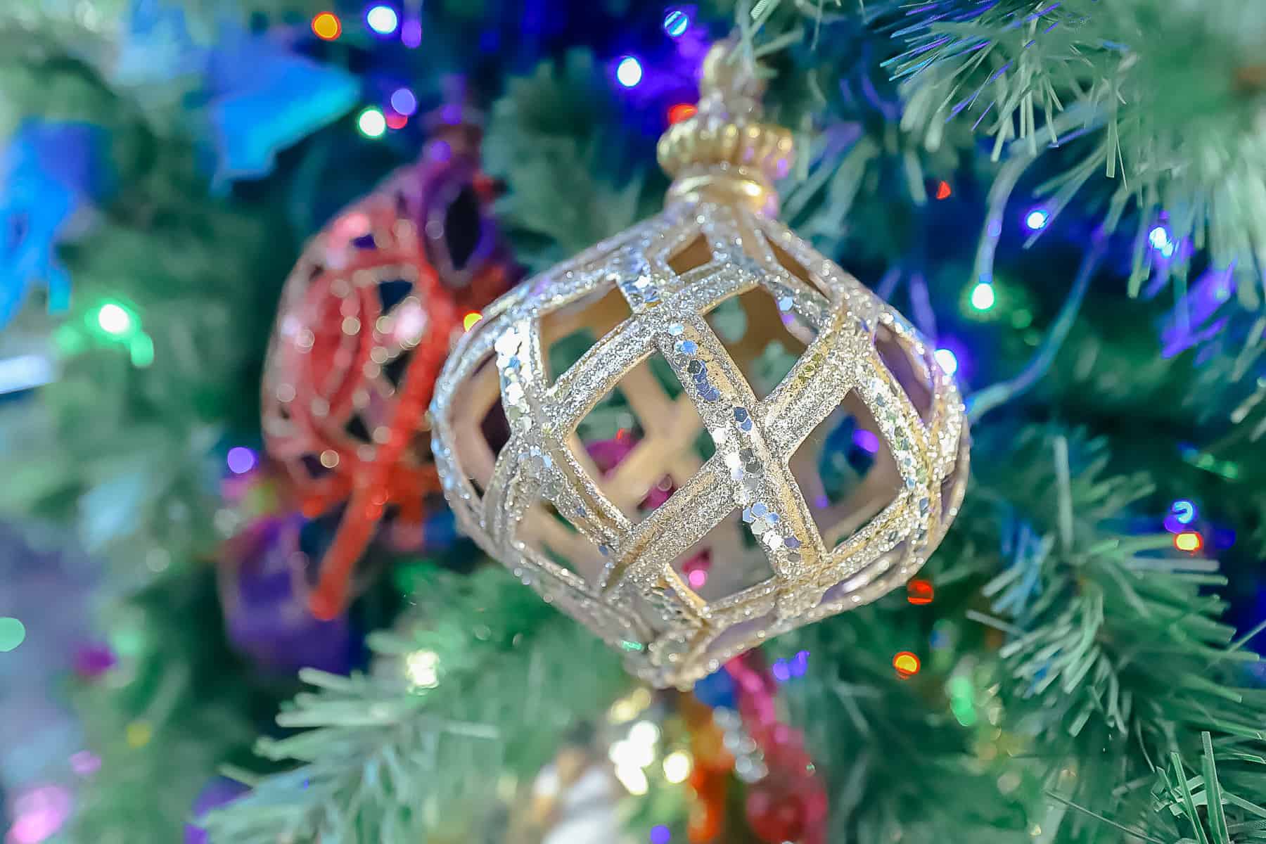 pretty gold ornaments 