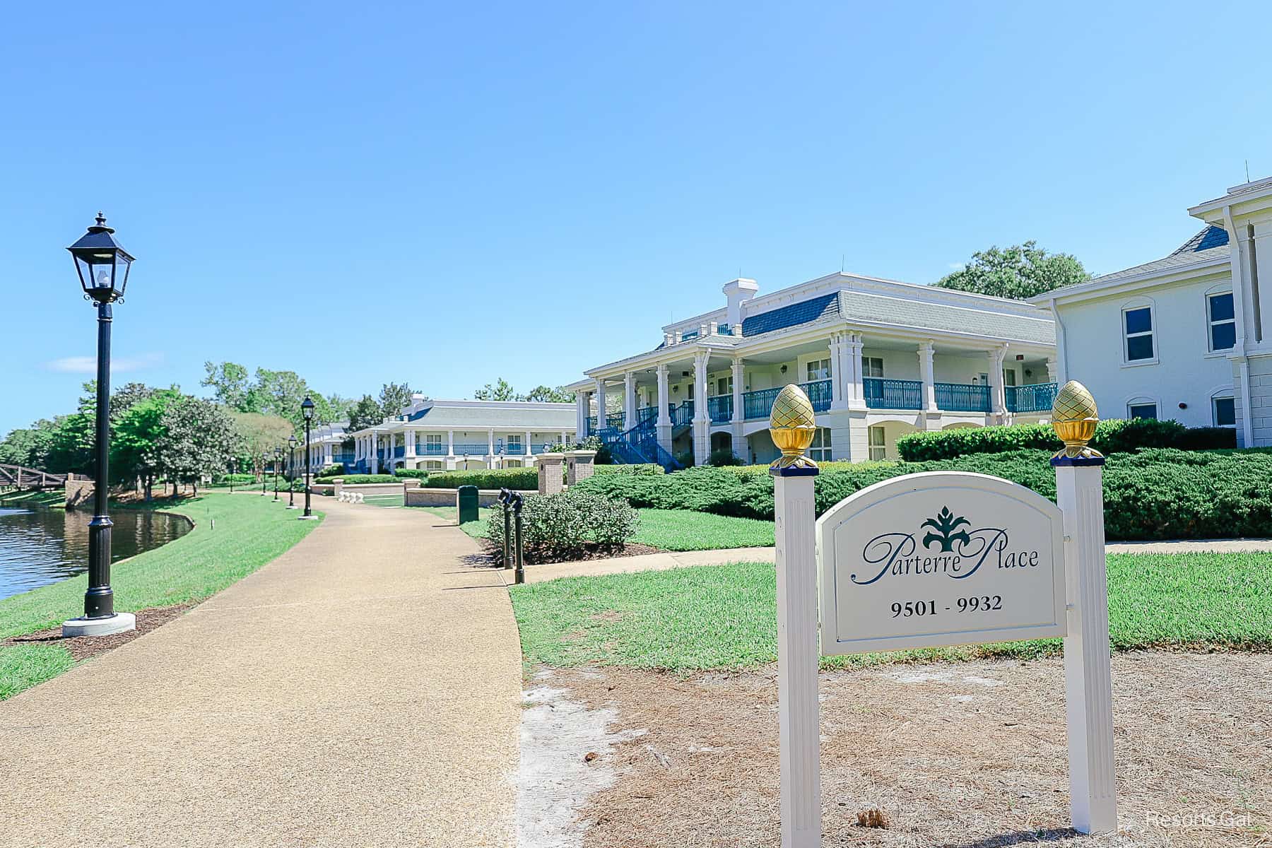 Parterre Place Mansions in a row along Magnolia Bend 