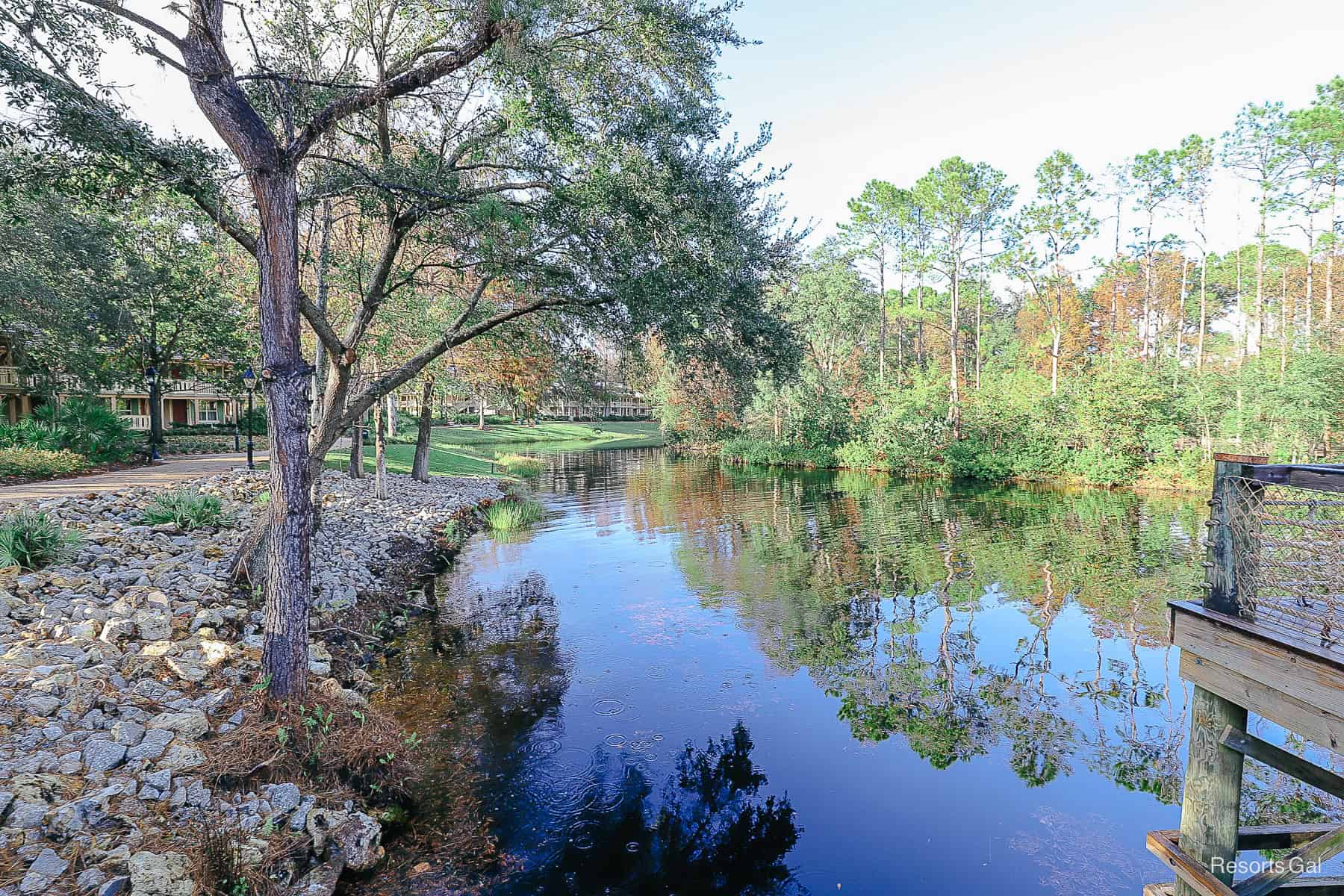 a view that shows the circular path around the river 