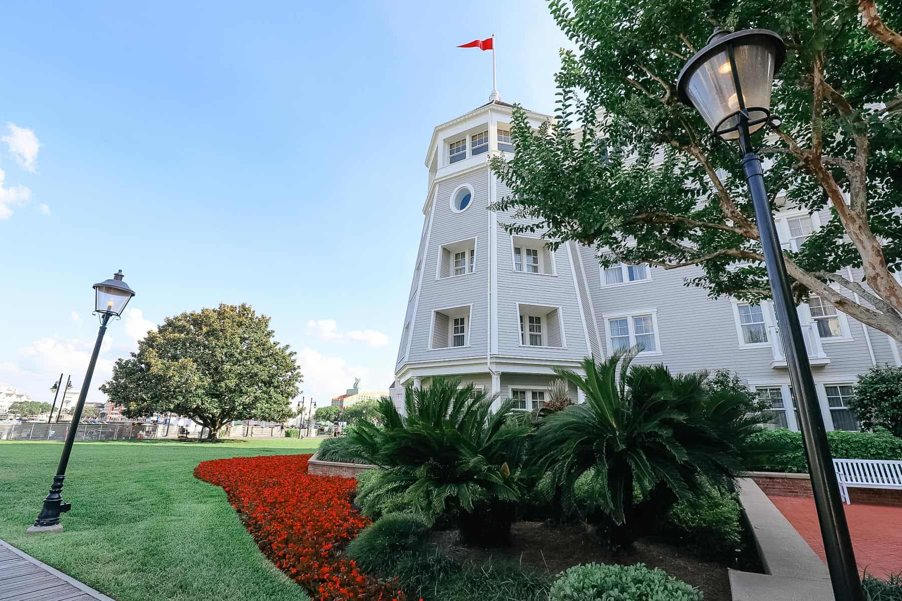 A closeup of light fixtures with Disney's Yacht Club in the background. 