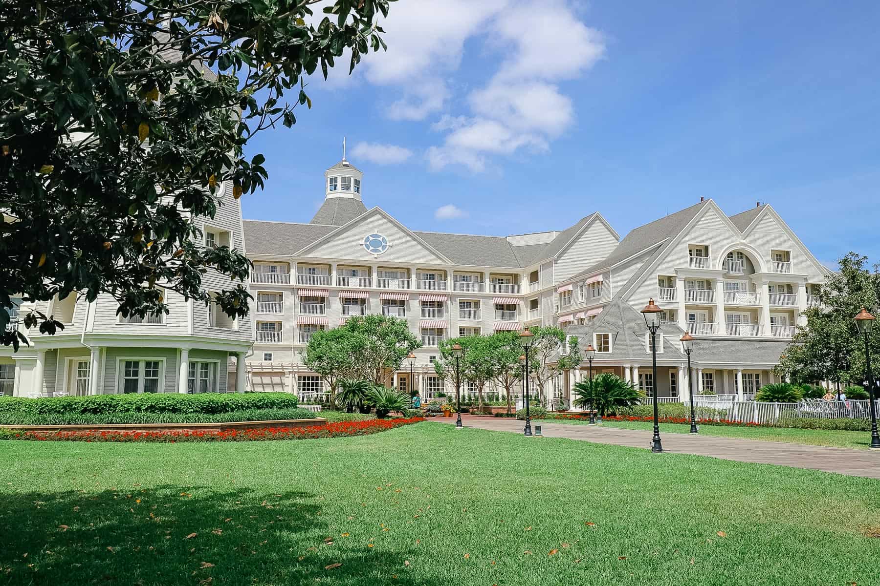 resort side entrance Disney's Yacht Club 