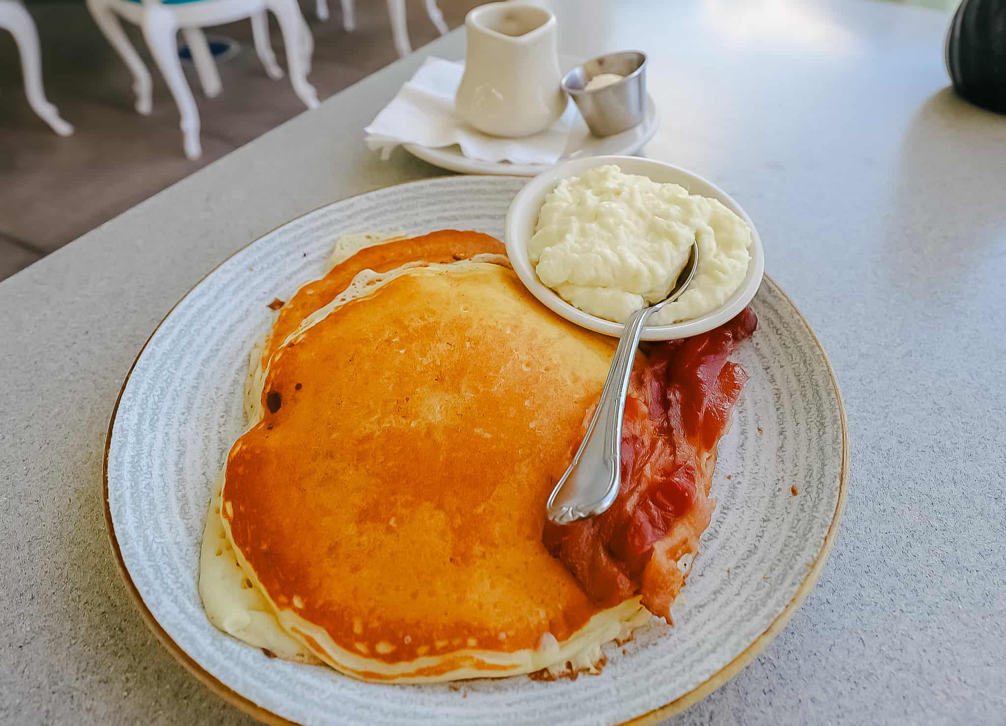 pancakes, bacon, and grits 