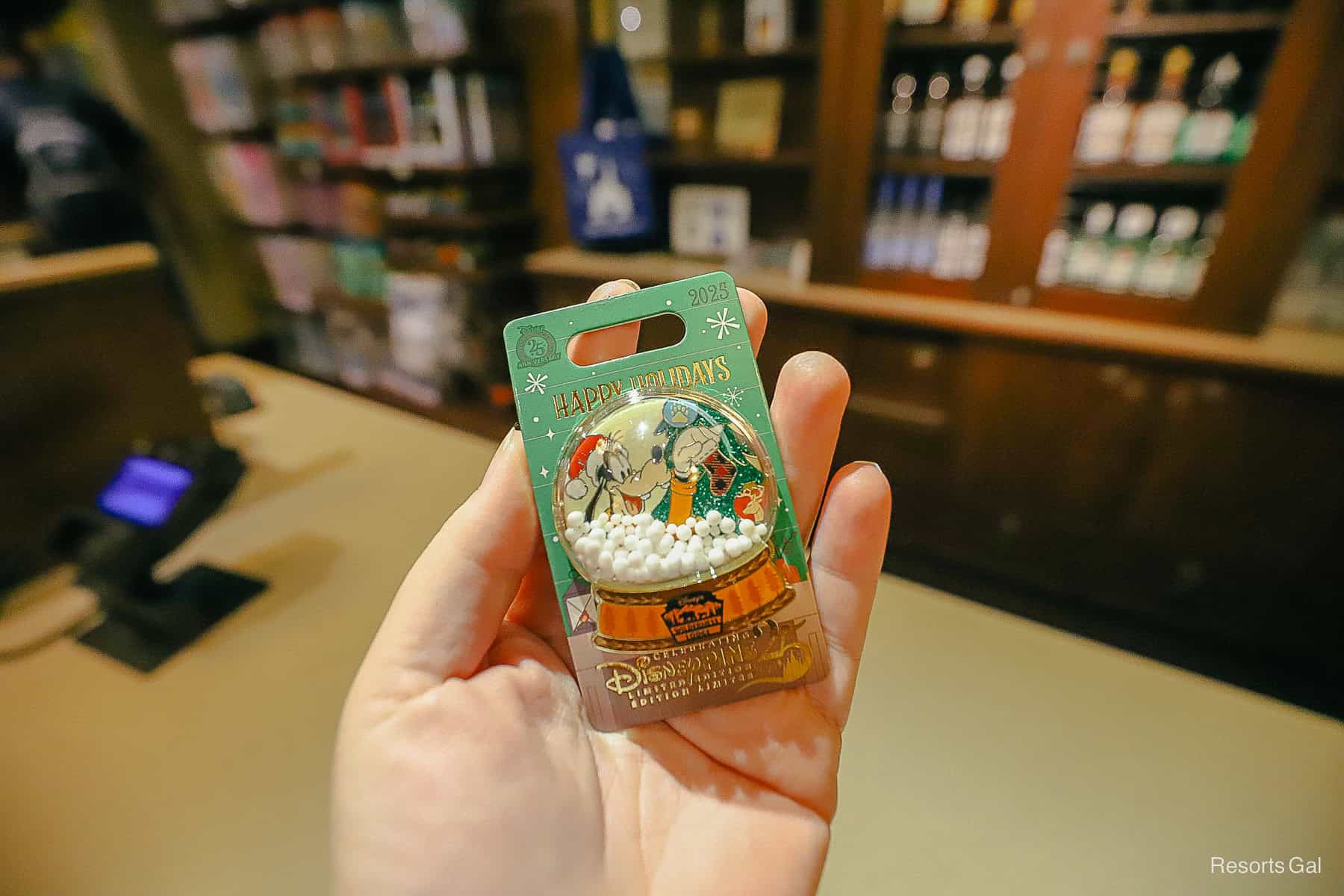 snow globe 2025 resort pin featuring Goofy at Disney's Wilderness Lodge 