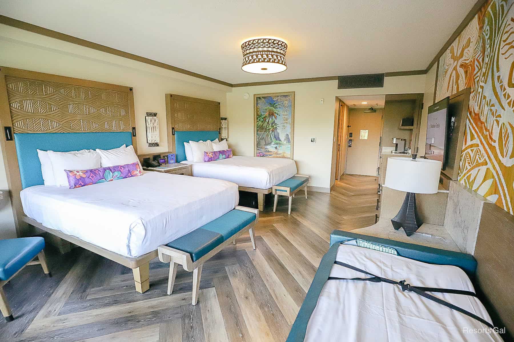 the room with all 5 beds in use