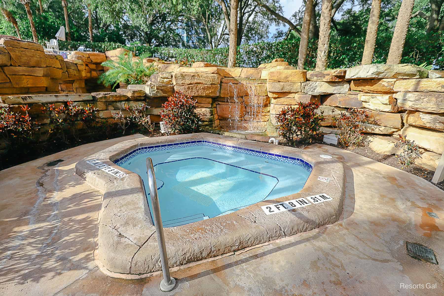 a whirlpool spa at the hotel's pool