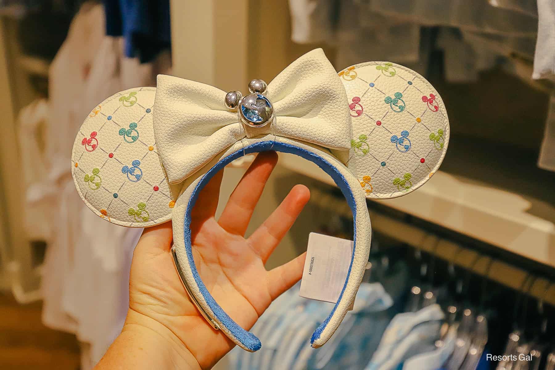 New Disney Vacation Club Crossbody Bag and Minnie Ear Set at Disney World