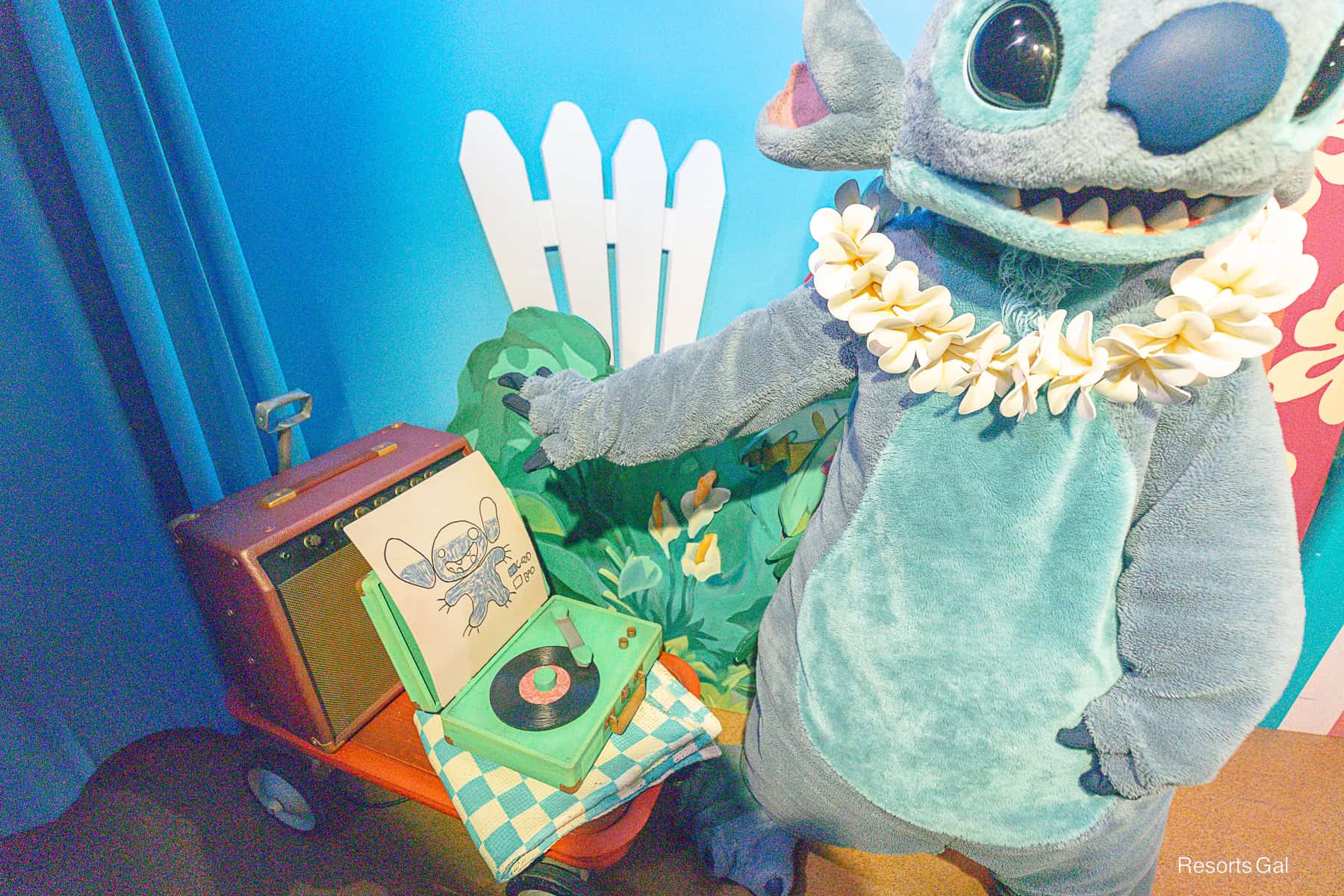 Stitch points to his good and bad meter photo prop