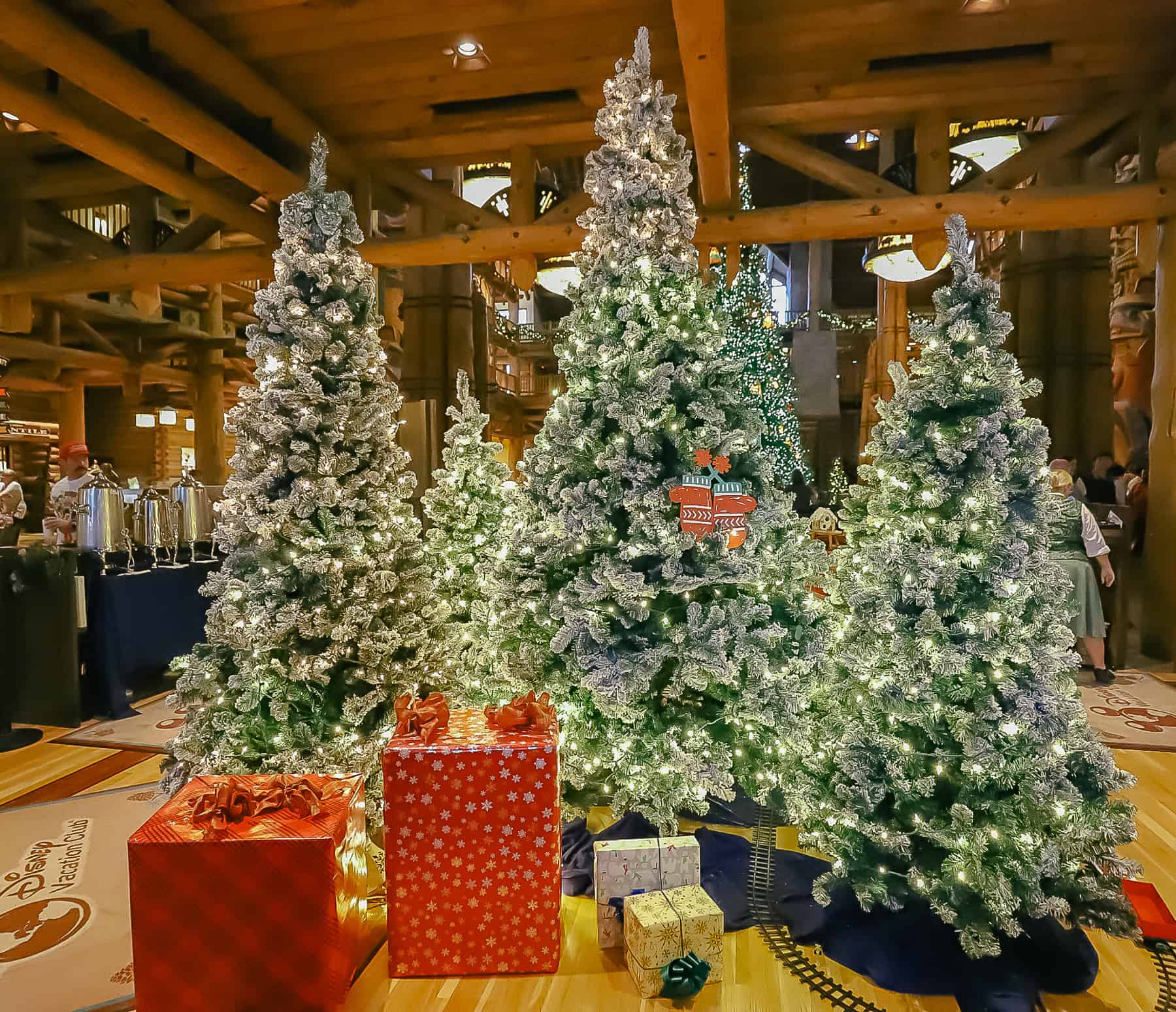 Christmas pop up shop in the Wilderness Lodge lobby 