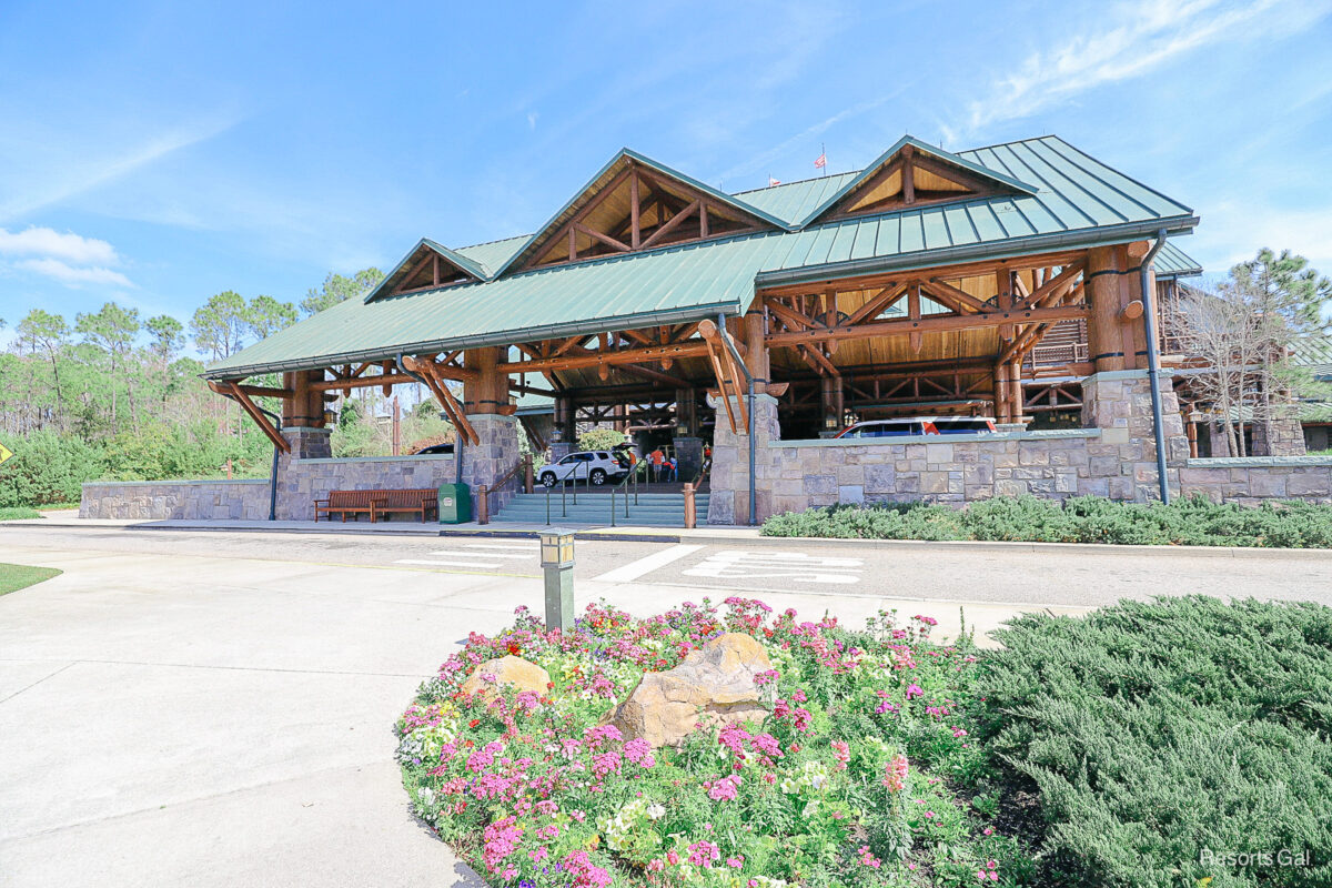 porte cochere of Disney's Wilderness Lodge