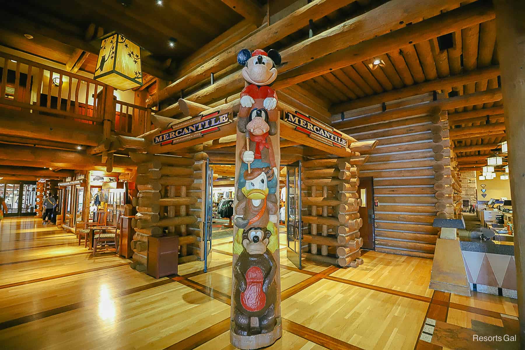 the totem pole with Mickey, Goofy, Donald, and Humphrey the Bear in front of Wilderness Lodge Mercantile 
