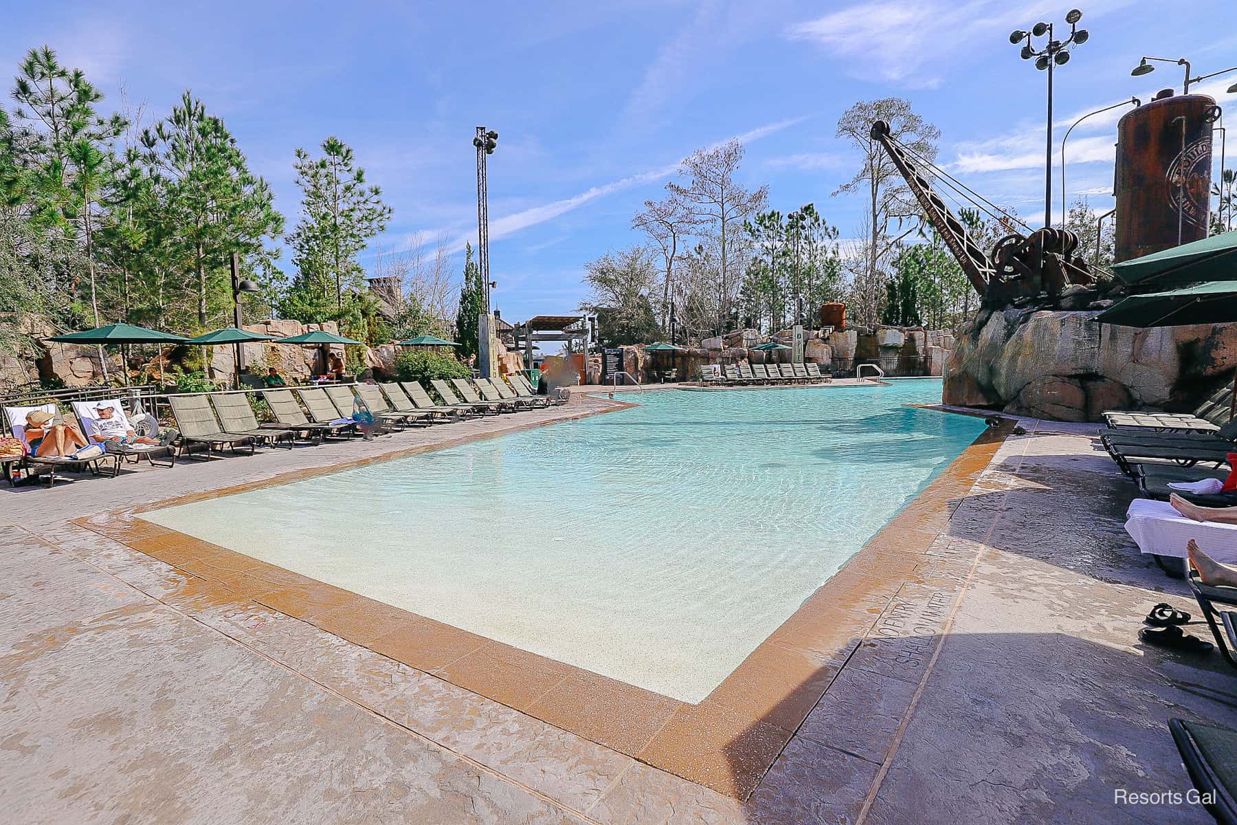 a zero-entry area into the pool at Wilderness Lodge 