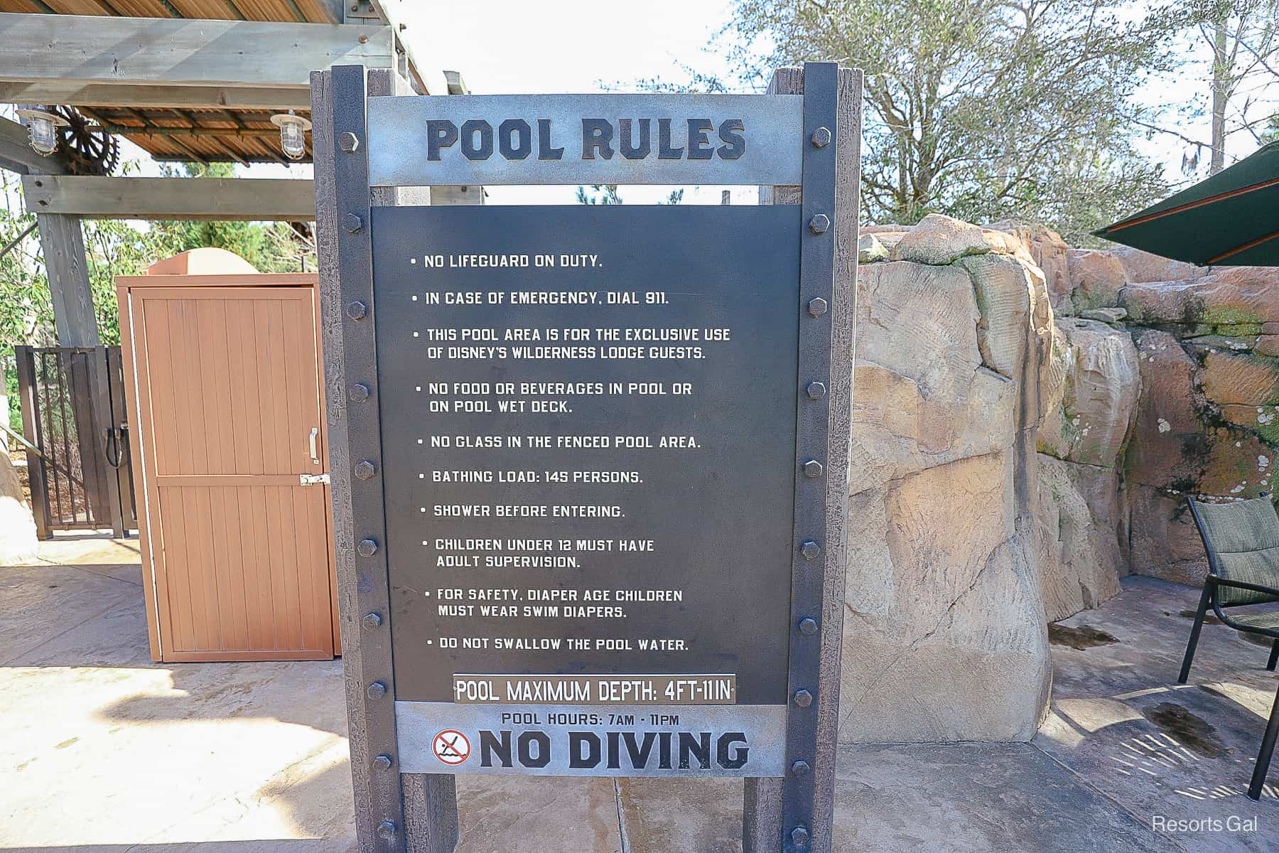 posted pool rules for the Boulder Ridge Cove Pool 