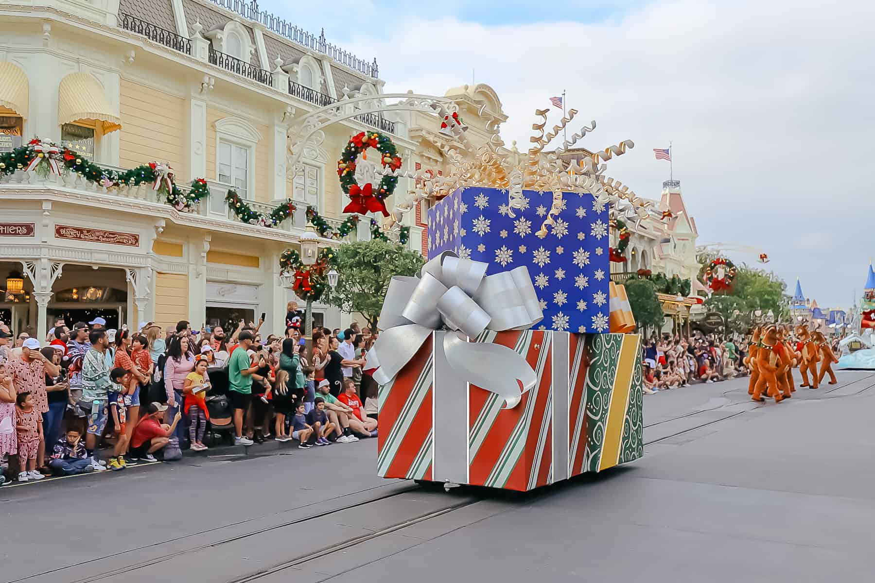 Giant float that's shaped like wrapped Christmas presents. 