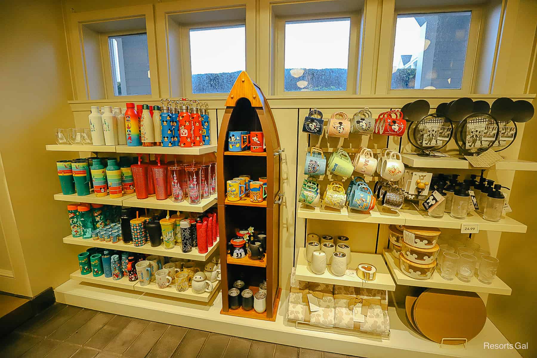 yacht and beach club gift shop