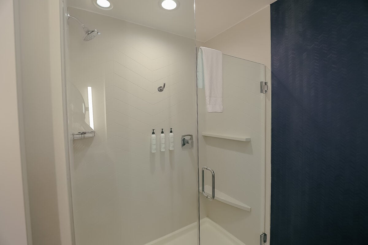 walk-in shower 