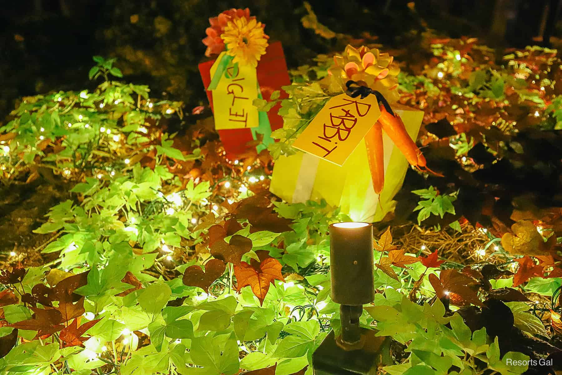 Rabbit and Piglet's Christmas present decorations 