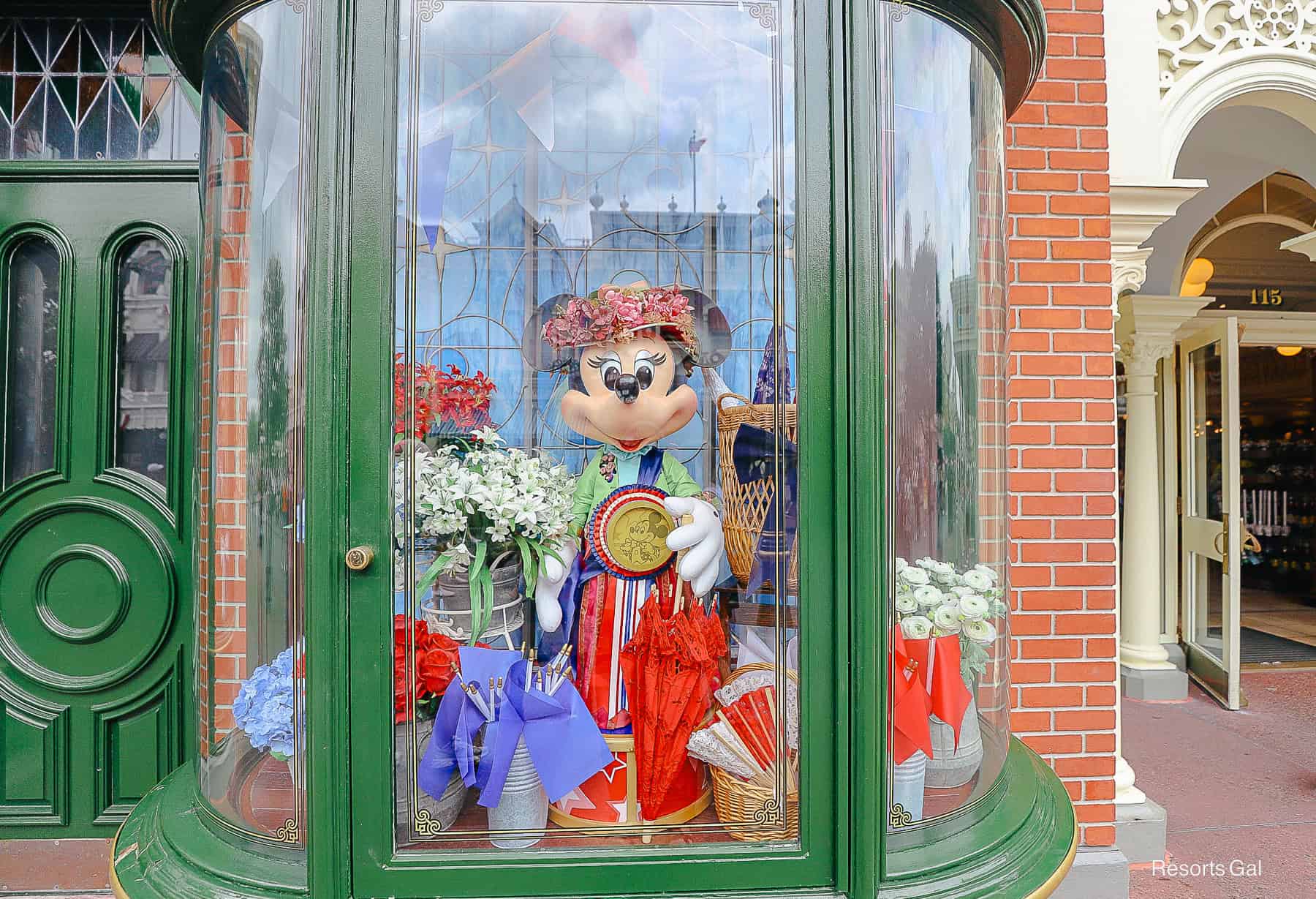 Minnie's window for the 4th of July at Magic Kingdom 