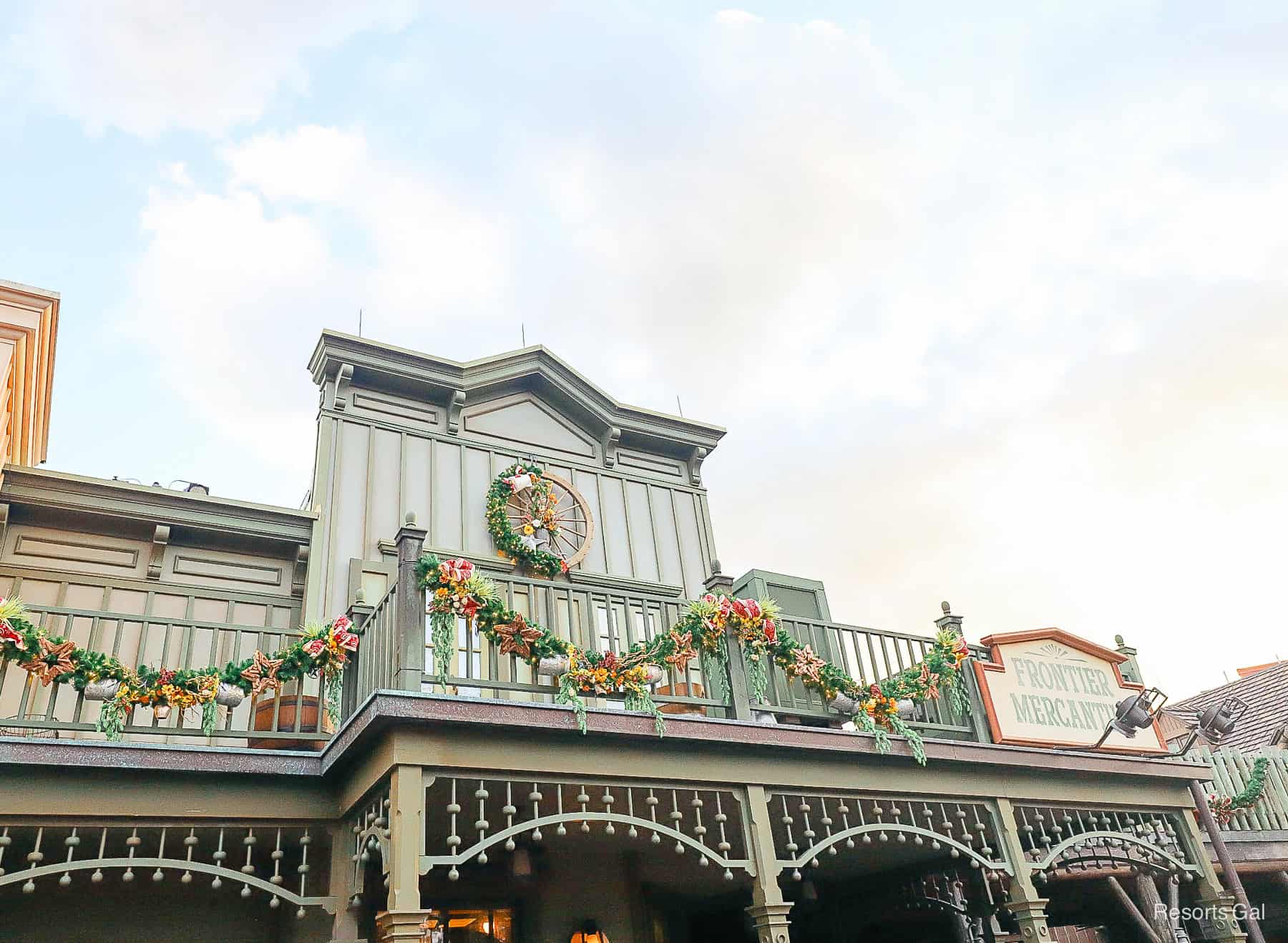 Froniterland boughs and wheel with spokes 