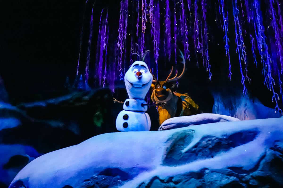 Olaf and Sven animatronics in Frozen Ever After 