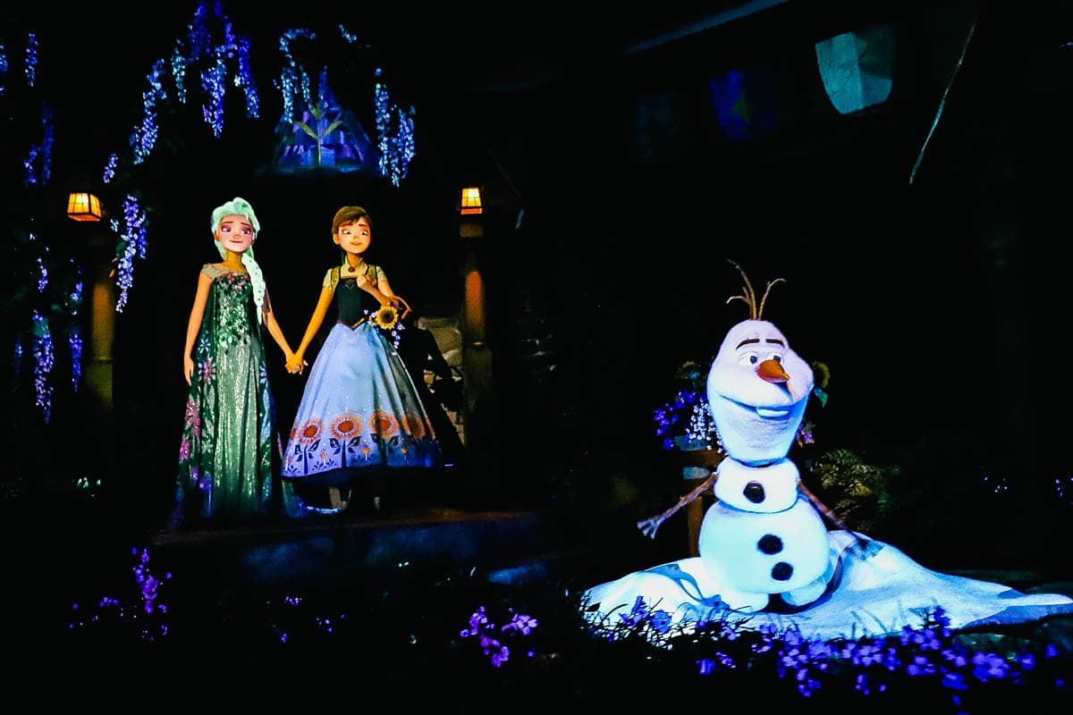 Frozen Ever After with animatronics Elsa, Anna, and Olaf 