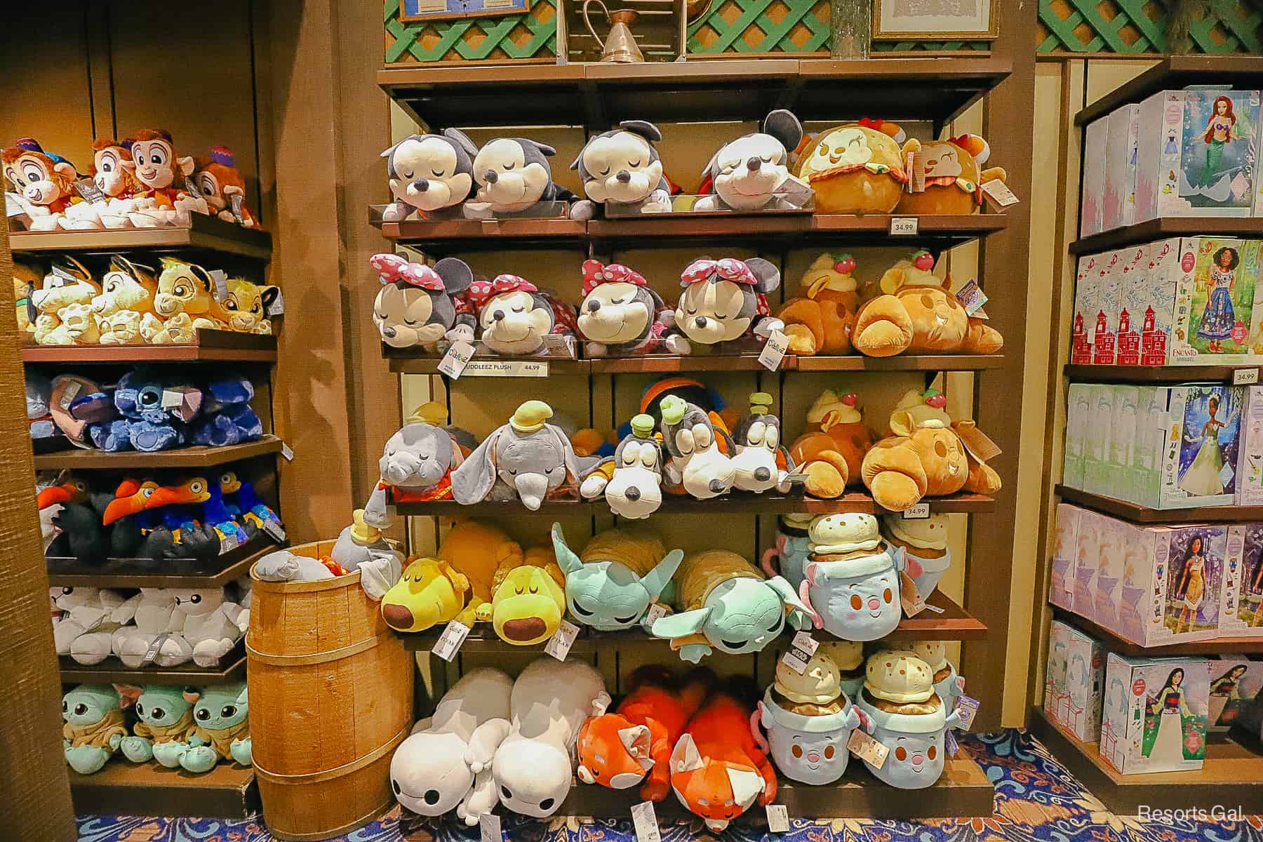 Sleepy plush items 