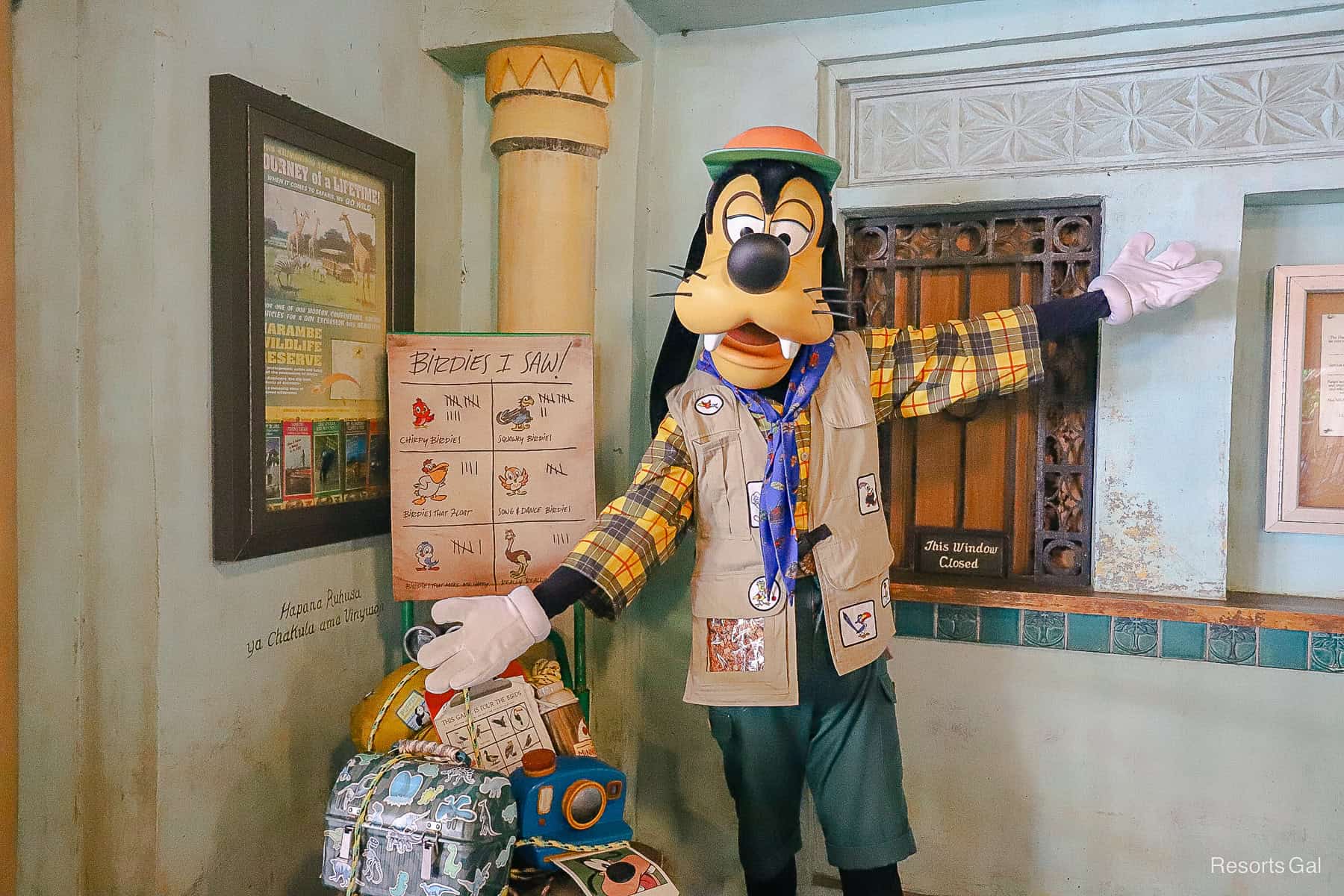 Goofy with arms wide open.