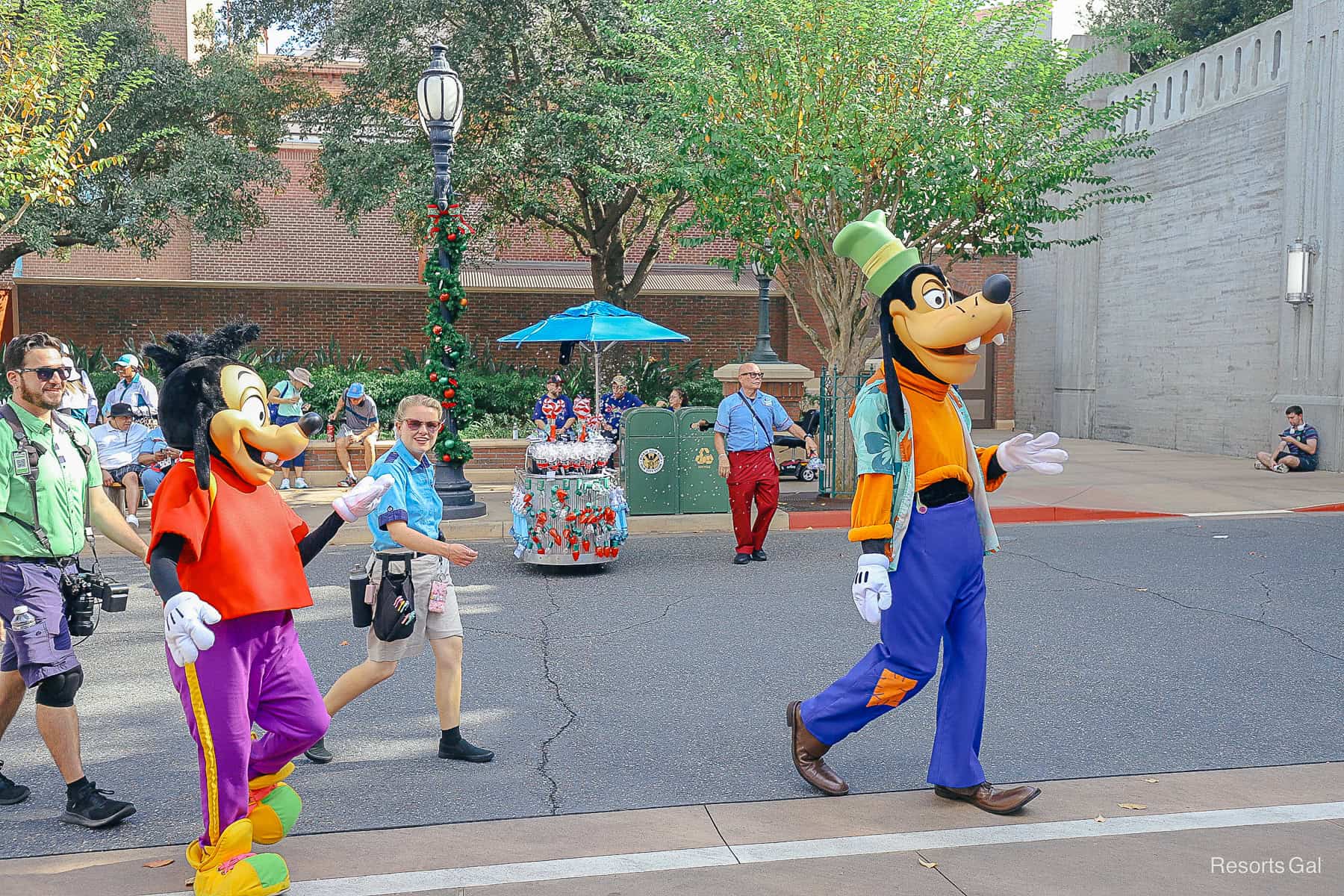 Goofy arrives at the Grand Ave location. 
