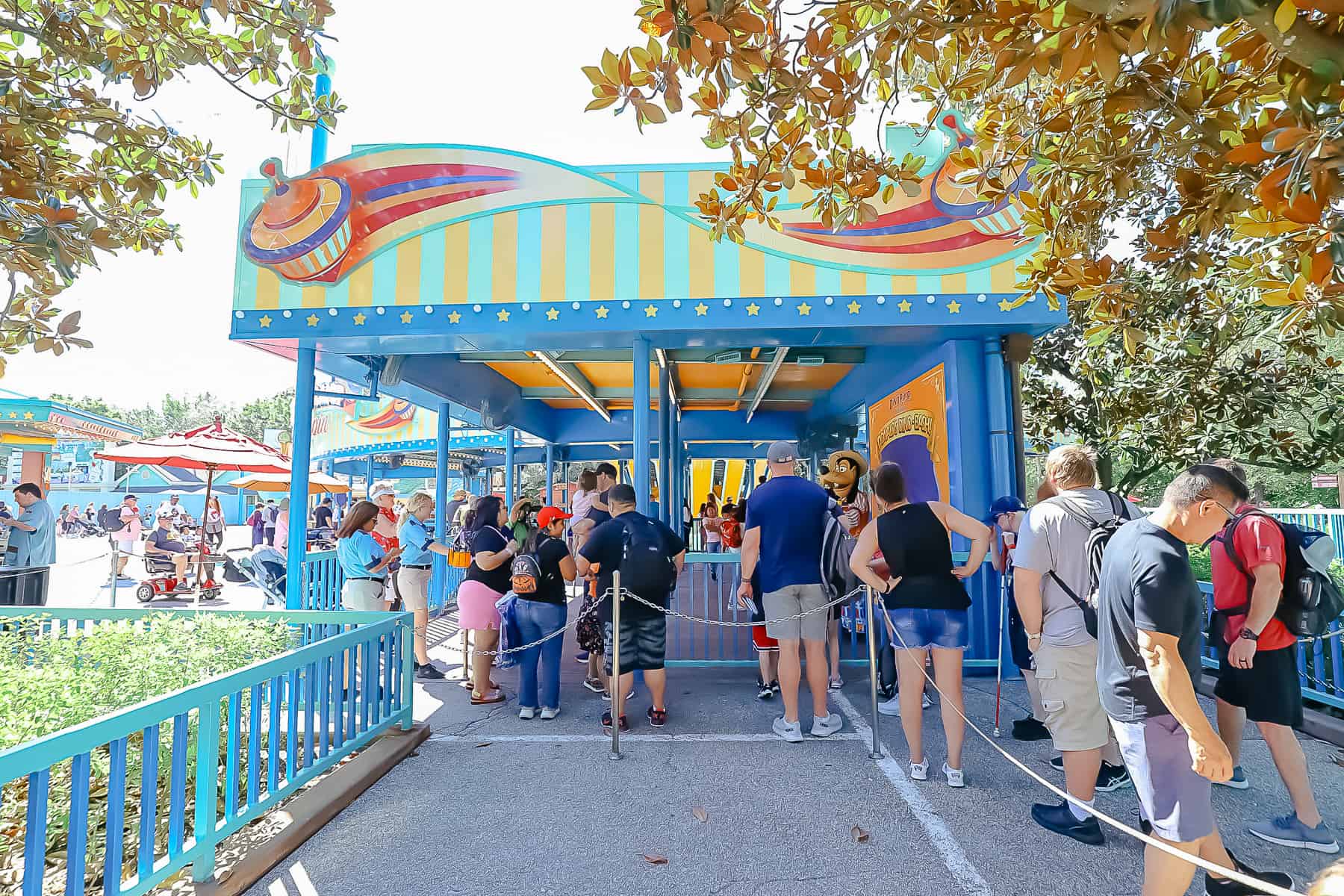 Queue to meet Goofy 