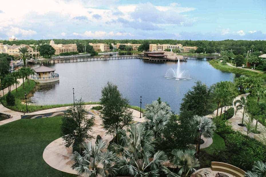 a view of the lake from a water view room in Gran Destino Tower 