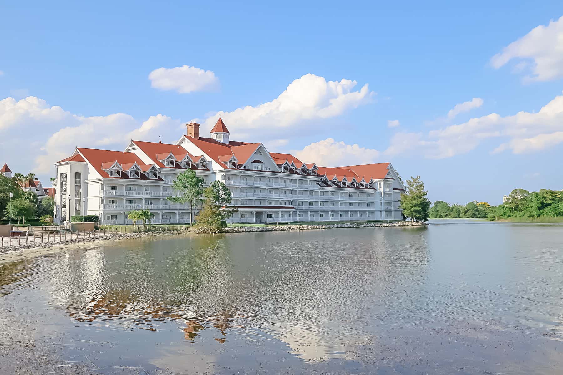 Big Pine Key building sits near the lagoon. 